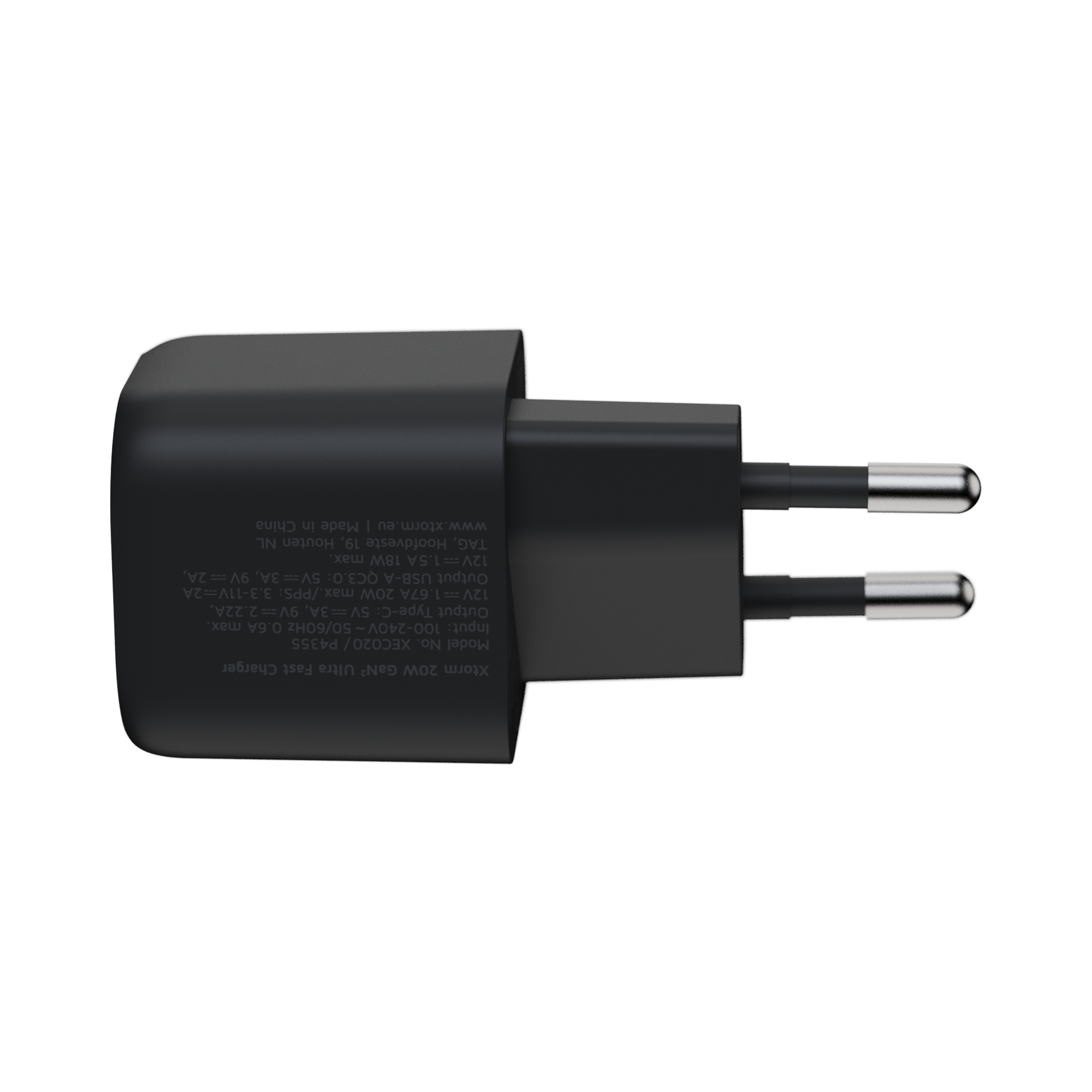 Ein schwarzes Xtorm-Ladegerät mit Stecker und aufgedruckten Informationen.