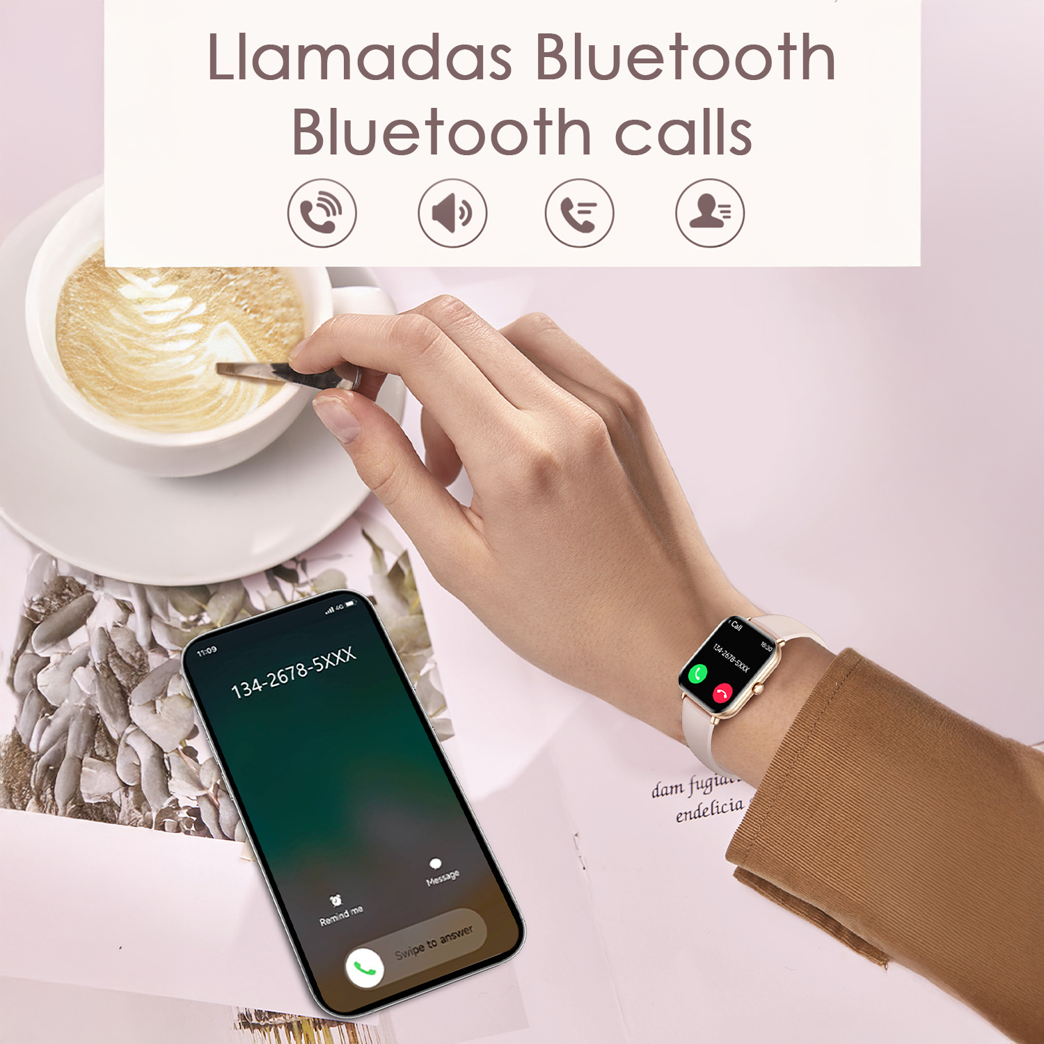 Una persona usa uno smartwatch per rispondere a una chiamata. Uno smartphone mostra una schermata di chiamata e una tazza di caffè sul tavolo.