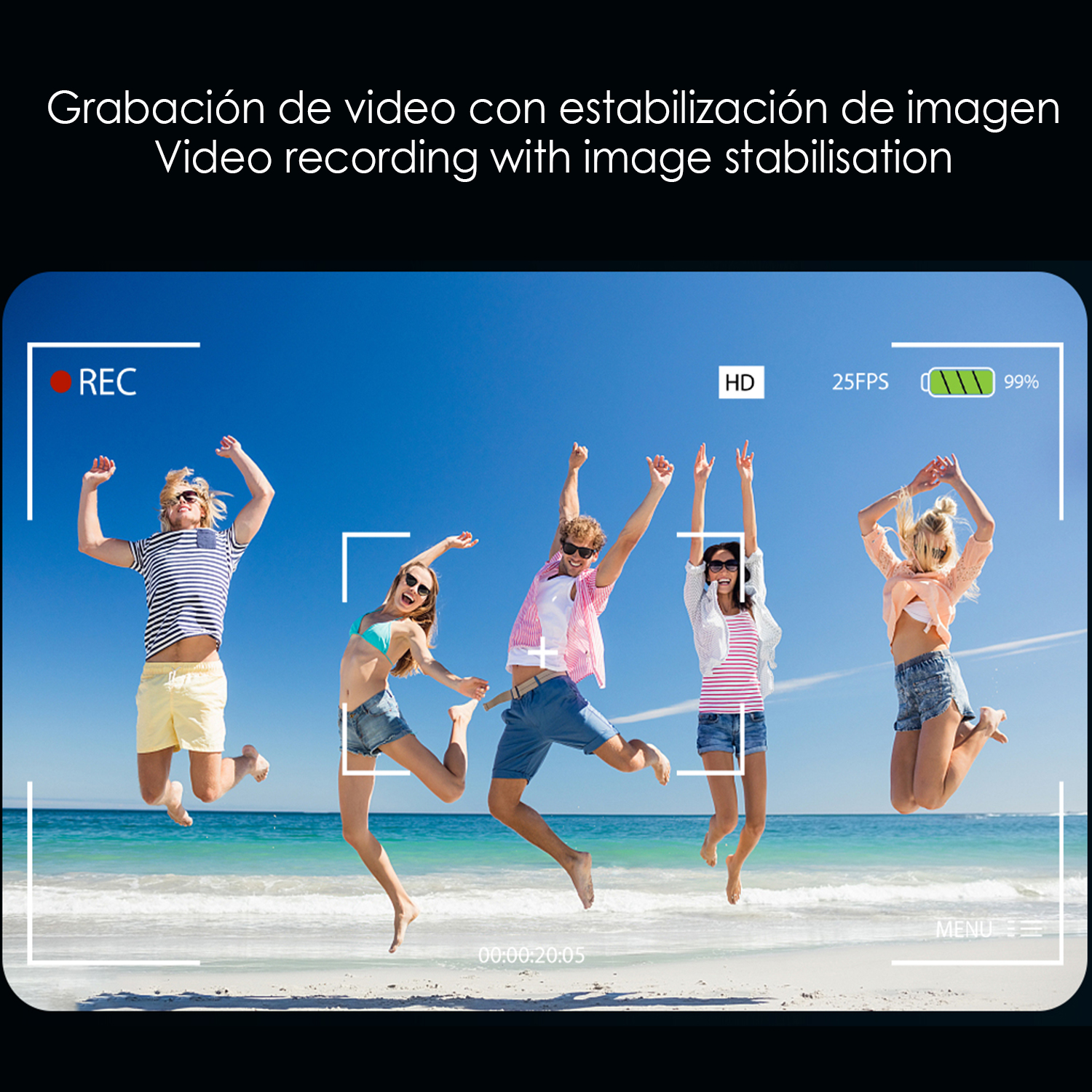 Fünf Personen springen am Strand, nehmen ein Video auf. Blauer Himmel und Ozean im Hintergrund. Videoaufzeichnungsoberfläche sichtbar.