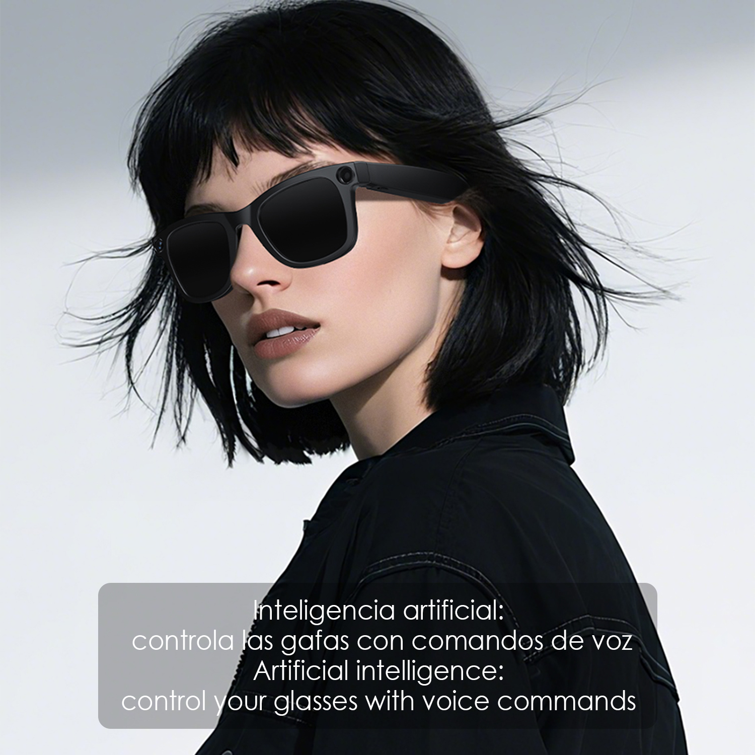 Una mujer con cabello negro y gafas de sol. Texto: controlar gafas con comandos de voz. El fondo es blanco.