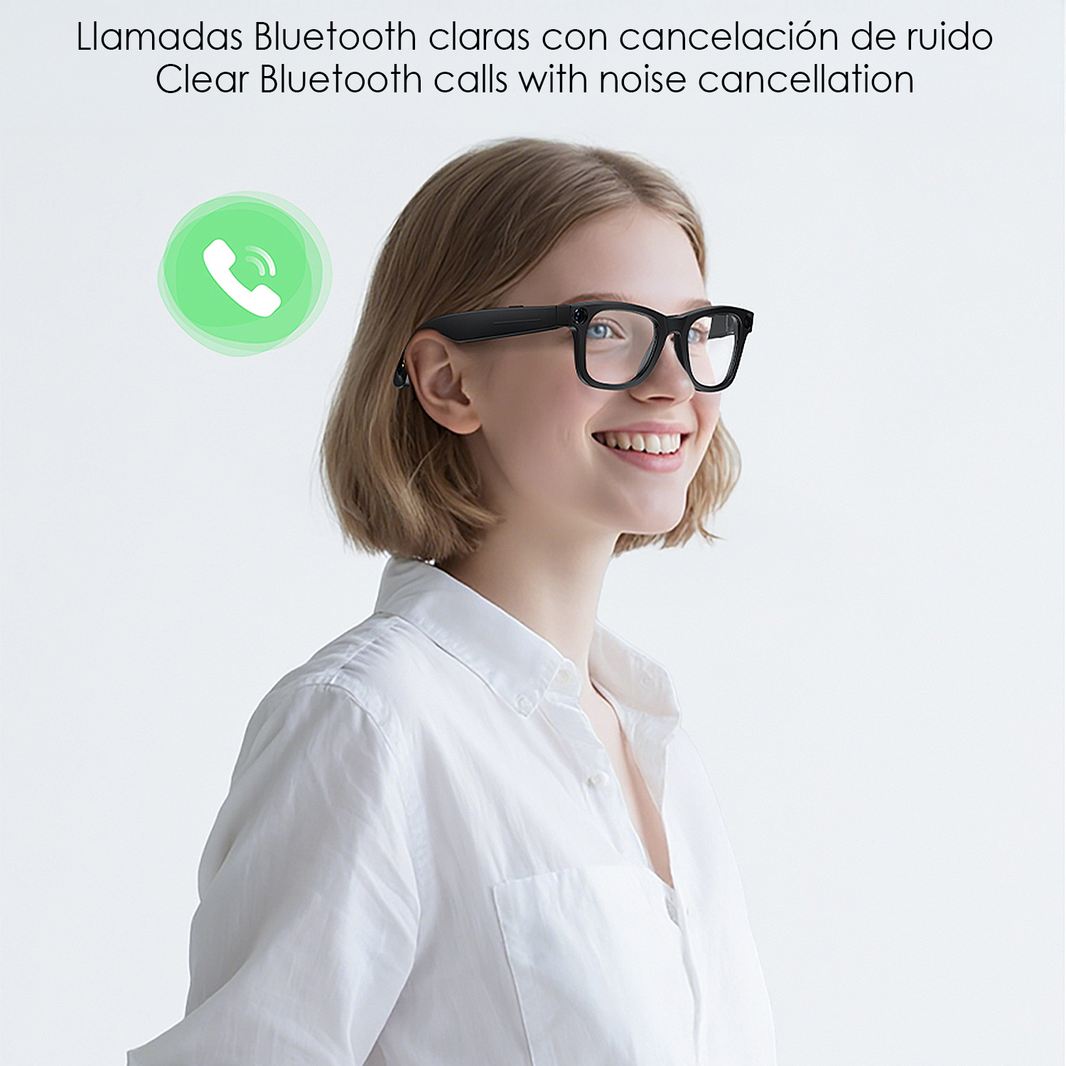 Una mujer con gafas y un icono de teléfono. Ella sonríe. Las gafas tienen función de auriculares para llamadas Bluetooth claras.