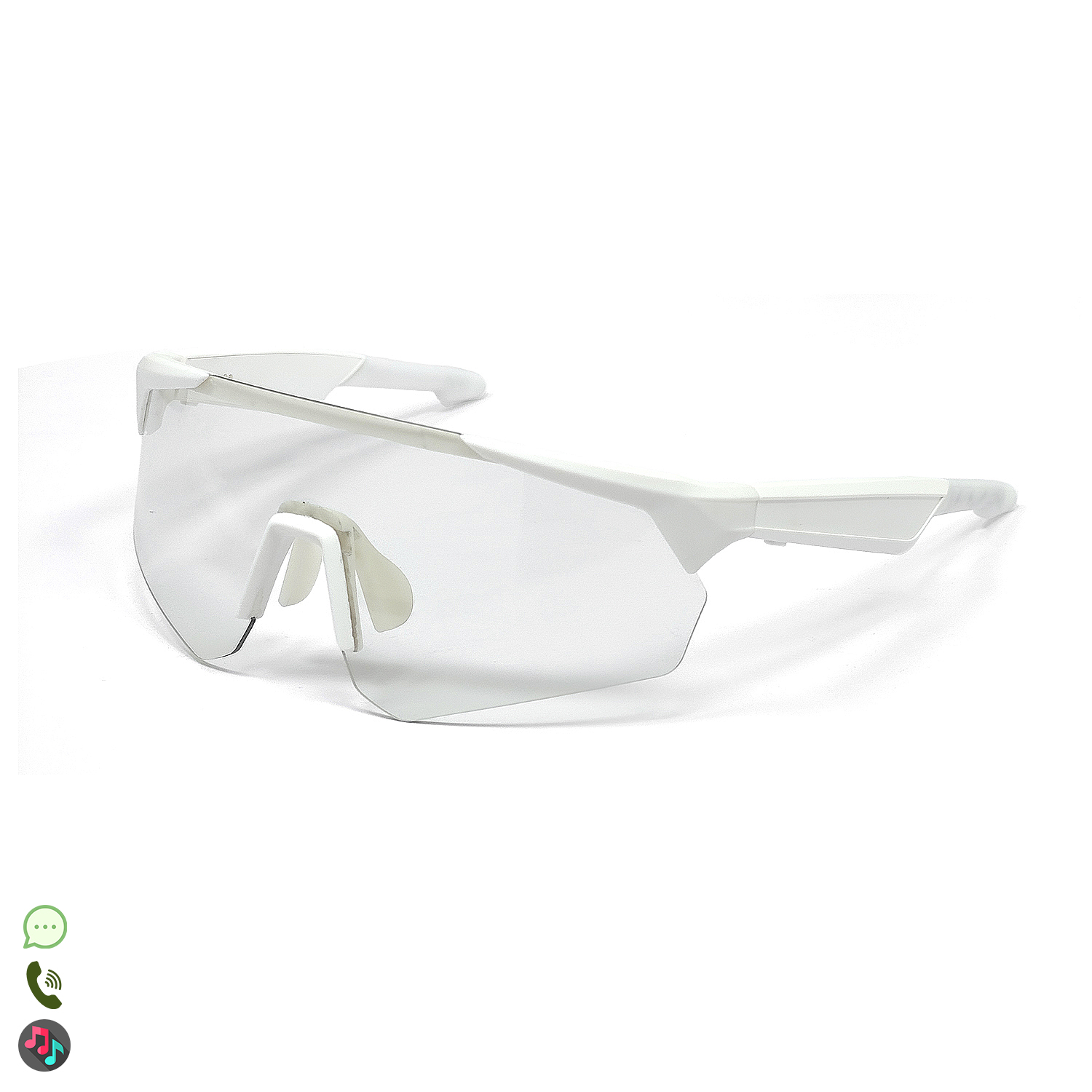 Occhiali da sole sportivi bianchi con lenti trasparenti su una superficie bianca. Gli occhiali hanno un design elegante con una lente singola.