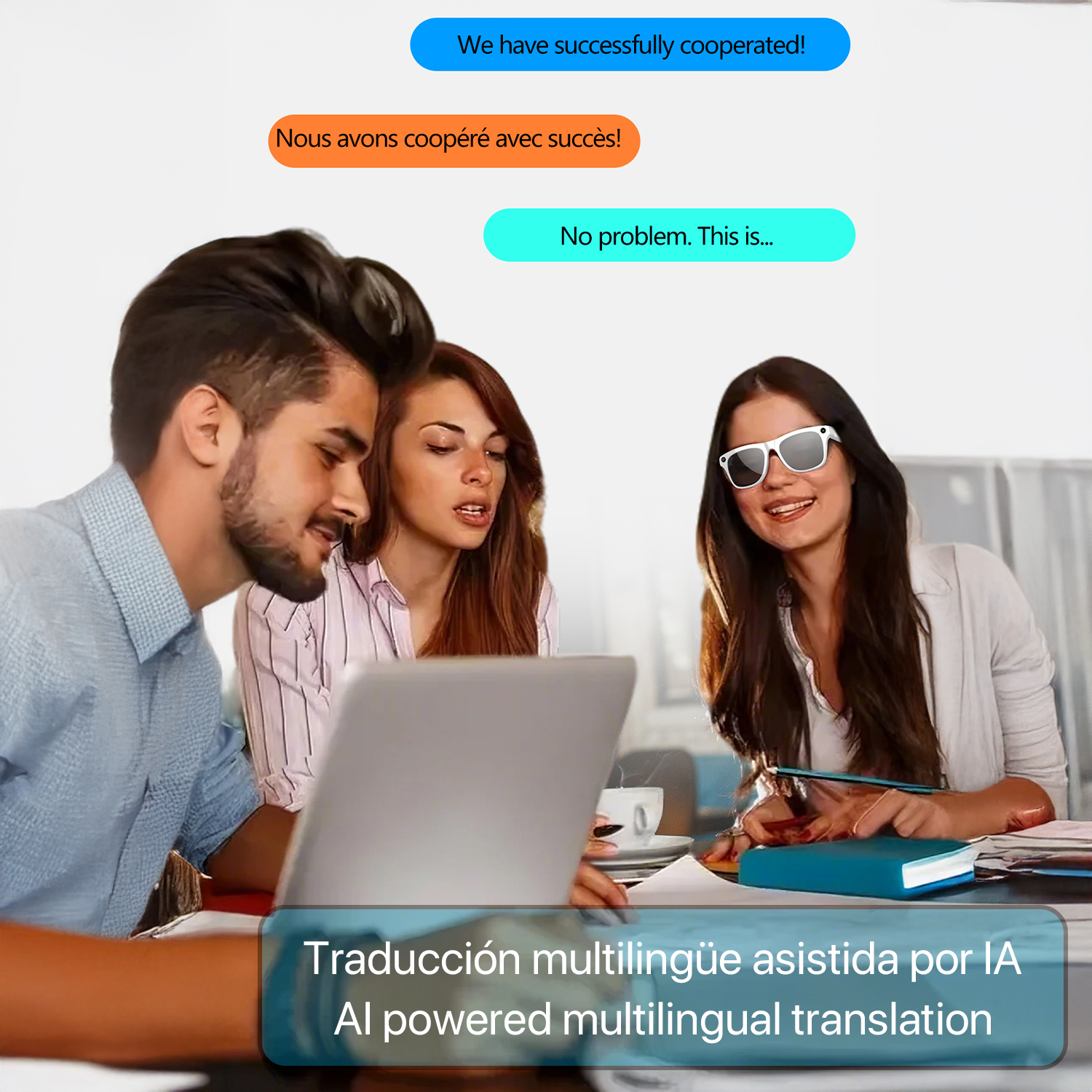 Tre persone guardano un laptop. Fumetti con testo in inglese e francese. Testo in basso: Traduzione multilingue basata sull'IA.