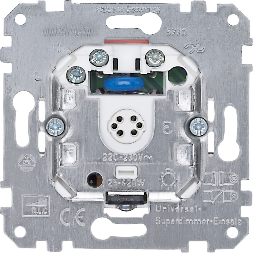 Un primo piano di un componente elettrico argentato con parti bianche e blu. C'è un testo che dice, Made in Germany, e Universal-Superdimmer-Einsatz.