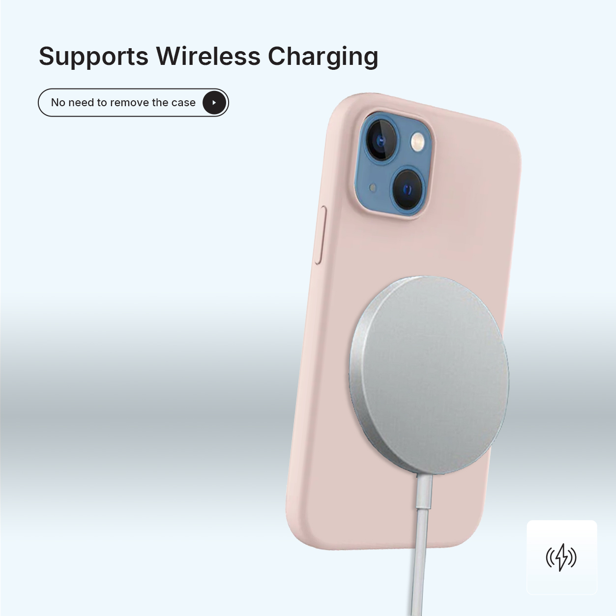 Een roze telefoon met een zilveren draadloze oplader bevestigd. De telefoon zit in een hoesje. De achtergrond is een verloop.