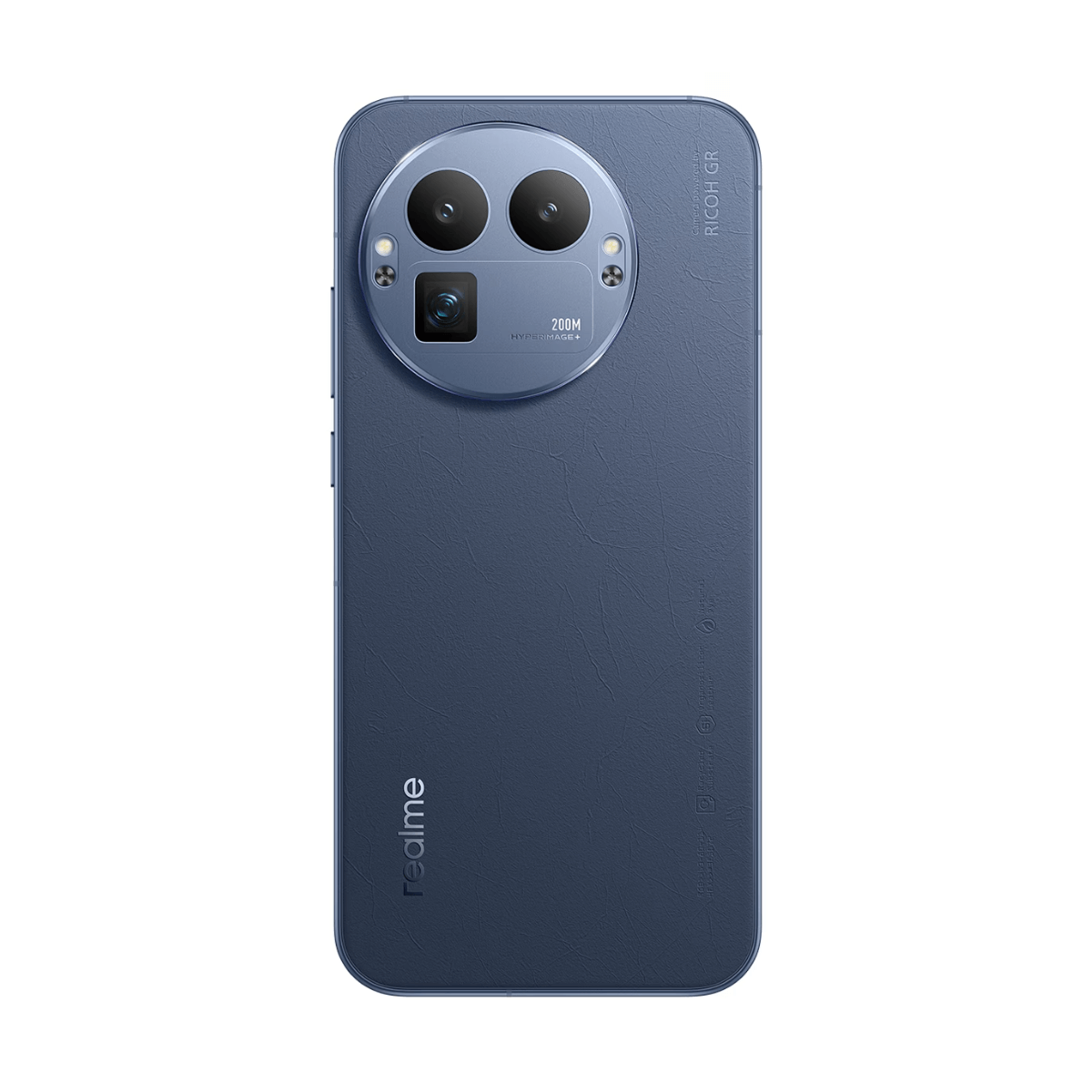 Rückansicht eines blauen Realme-Smartphones. Verfügt über ein Kameramodul mit drei Objektiven und das Logo der Marke. Der Hintergrund ist weiß.