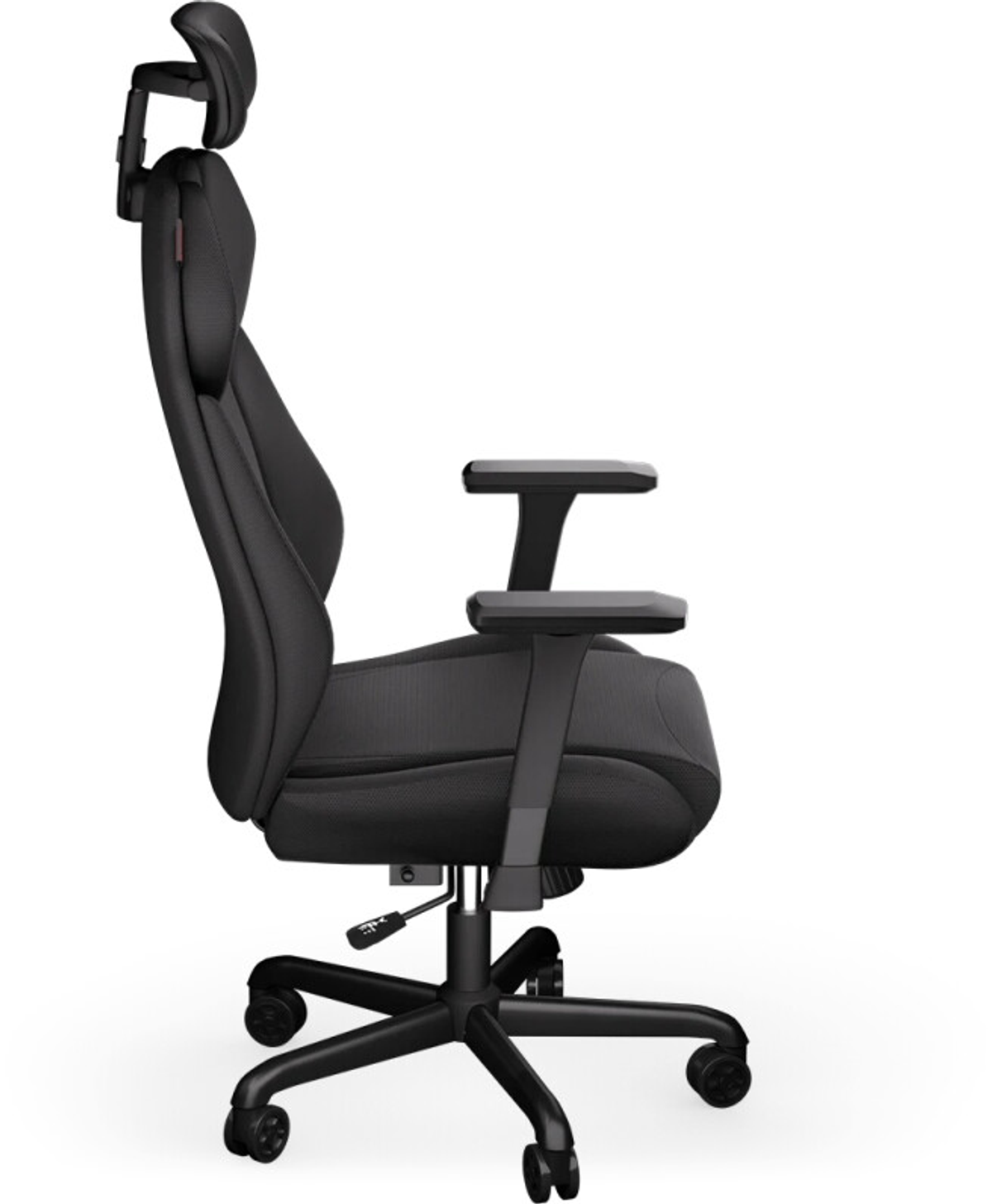 Seitenansicht eines schwarzen ergonomischen Bürostuhls. Er hat eine Kopfstütze, Armlehnen, eine geschwungene Rückenlehne und ein Fünf-Sterne-Gestell mit Rollen.