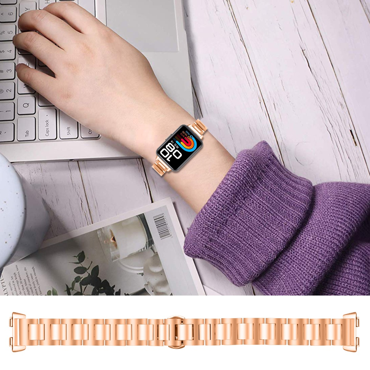 Eine Person, die eine Smartwatch am Handgelenk trägt und auf einem Laptop tippt. Unten ein Ersatz-Uhrenarmband.