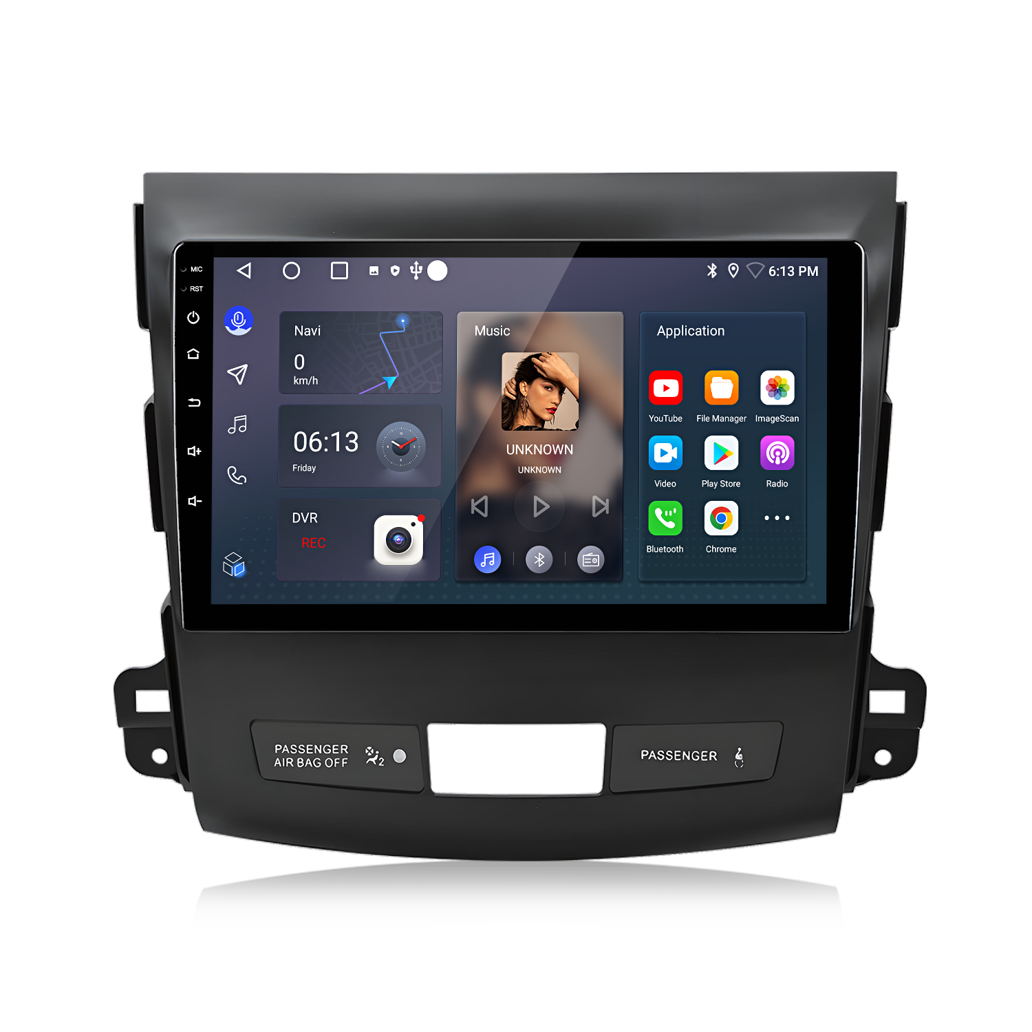 Auto-Multimedia-System. Zeigt Uhrzeit, Navigation, Musik und Anwendungen. Schwarzer Rahmen mit Knöpfen und Airbag-Info.