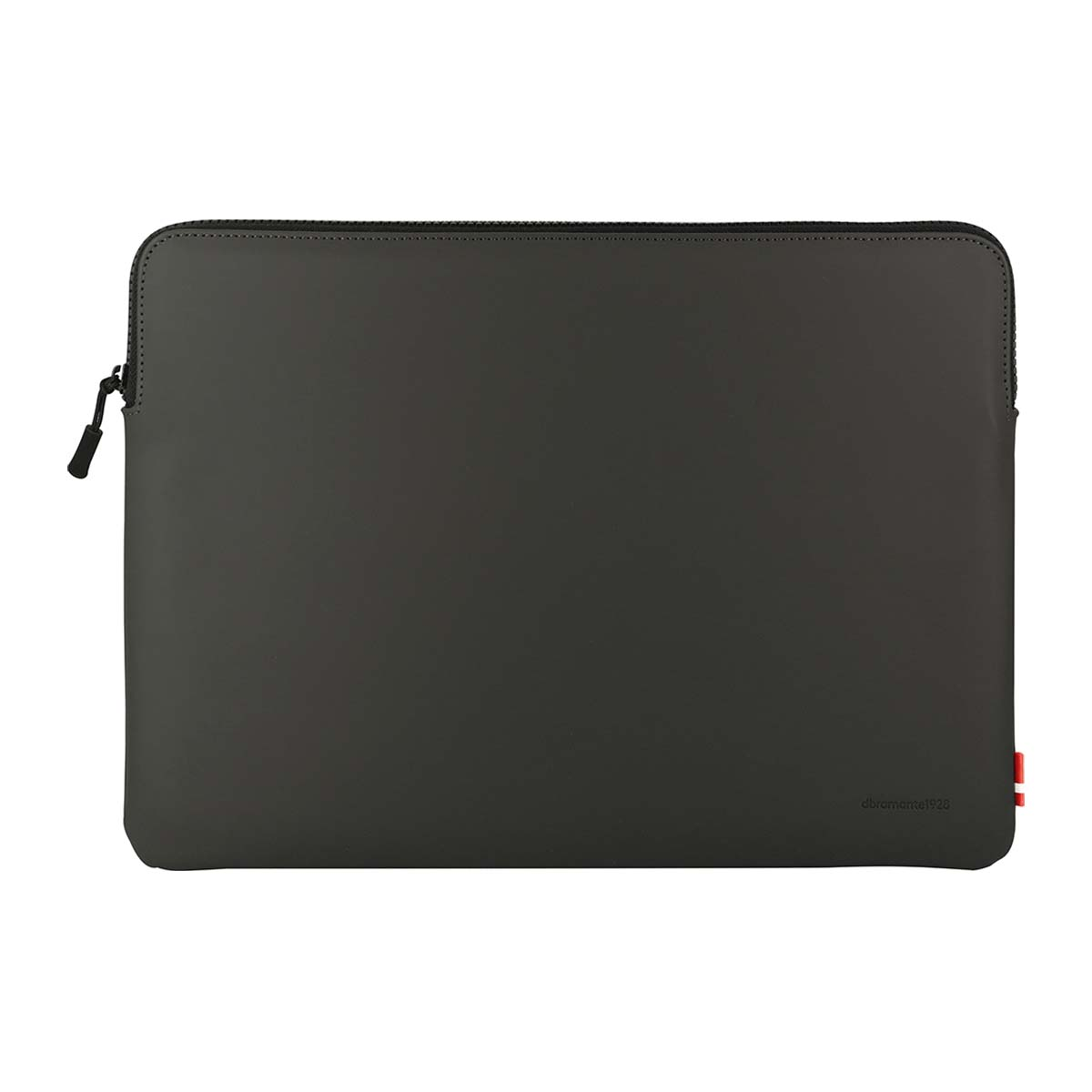 Una custodia per laptop grigio scuro con cerniera nera. Il marchio, chromamante1928, è in basso a destra con una striscia rossa.