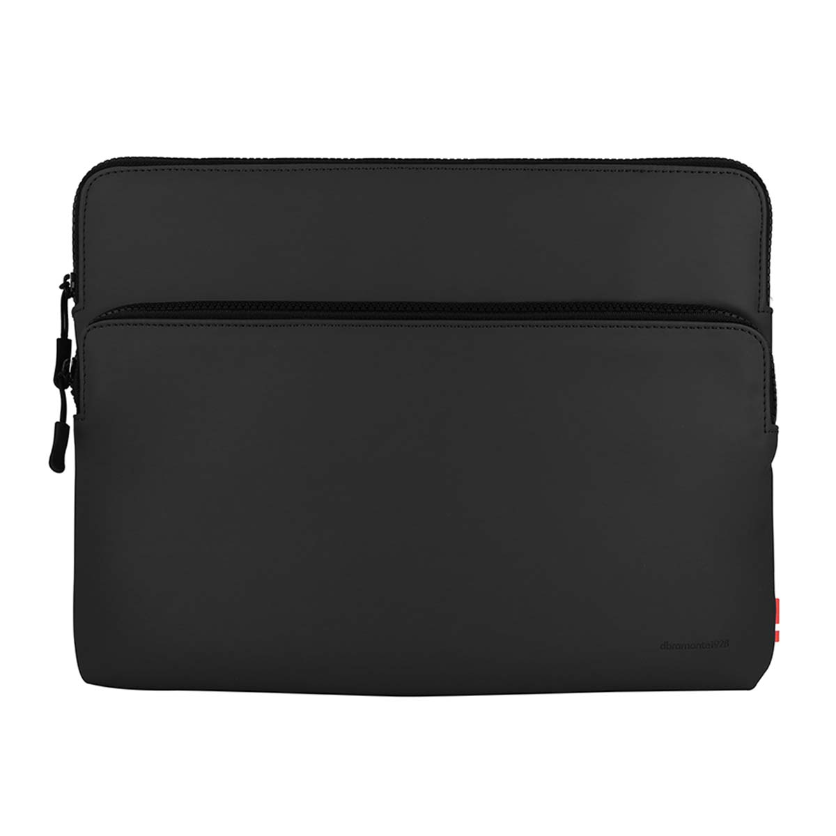 Eine schwarze Laptoptasche mit Reißverschluss. Der Markenname befindet sich unten rechts. Ein kleiner roter Streifen befindet sich neben dem Markennamen.