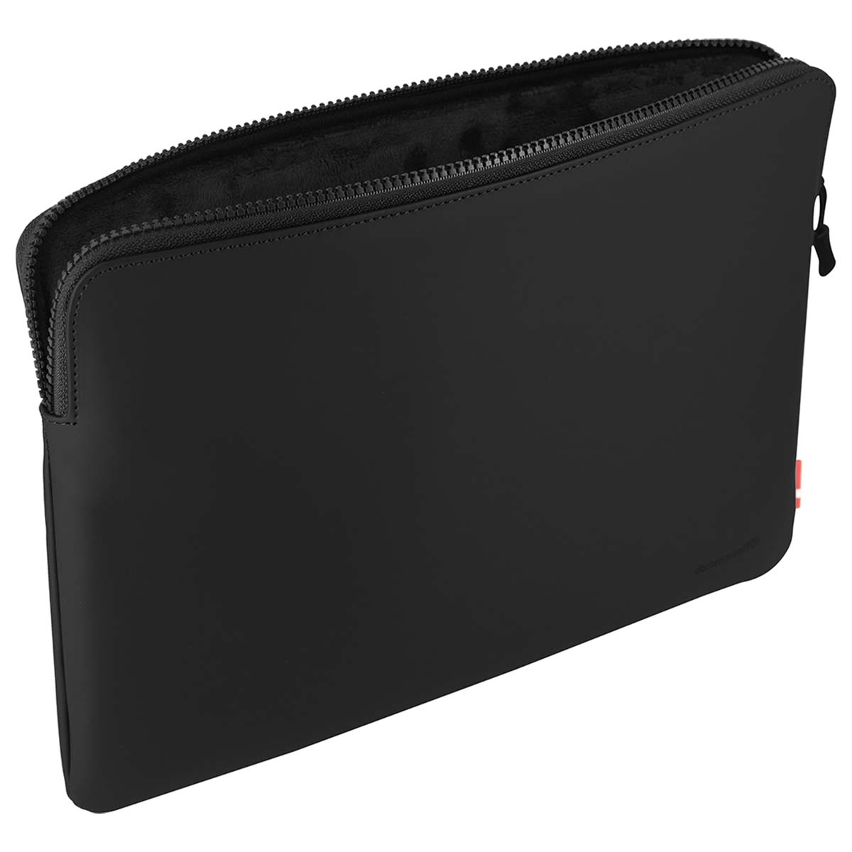 Une housse noire pour ordinateur portable avec une fermeture éclair ouverte. L'intérieur est sombre. La housse a un design minimaliste.