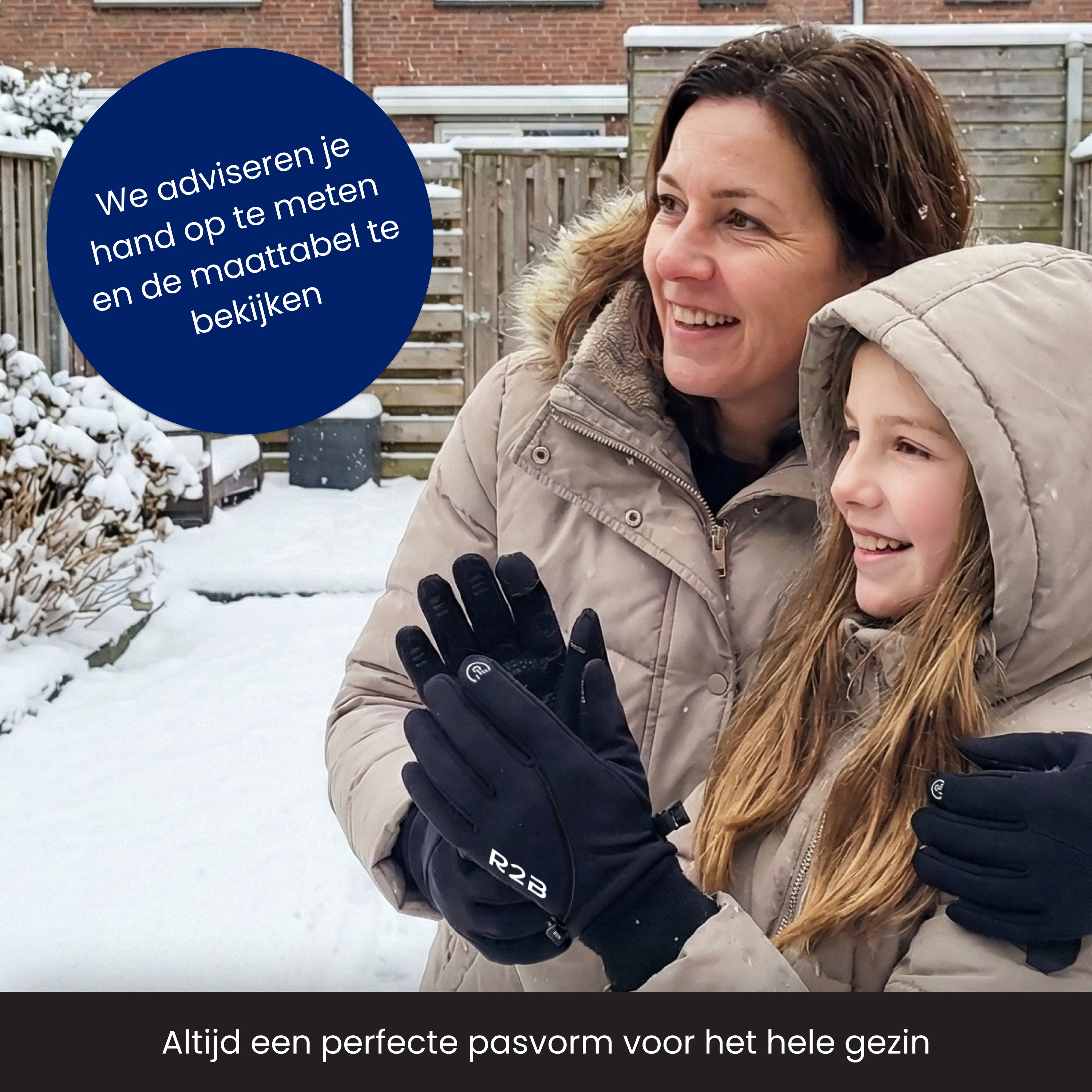 Mère et fille portant des gants dans la neige. Cercle bleu avec texte. Gants avec logo R2B. L'arrière-plan montre de la neige.