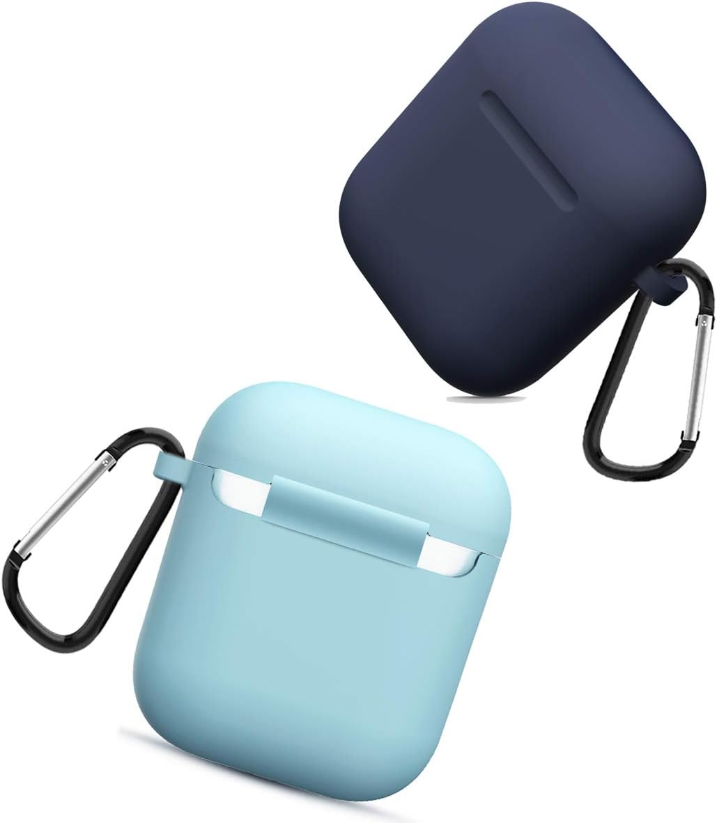 Zwei AirPod-Hüllen: eine hellblaue, eine dunkelblaue. Jede hat einen schwarzen Karabinerhaken. Weißer Hintergrund.