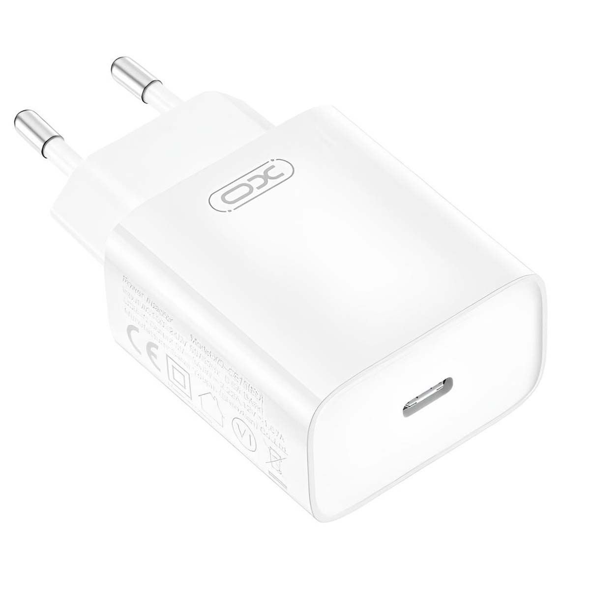 Un caricabatterie per telefono bianco con porta USB-C. Ha due spine e un logo. Lo sfondo è bianco.