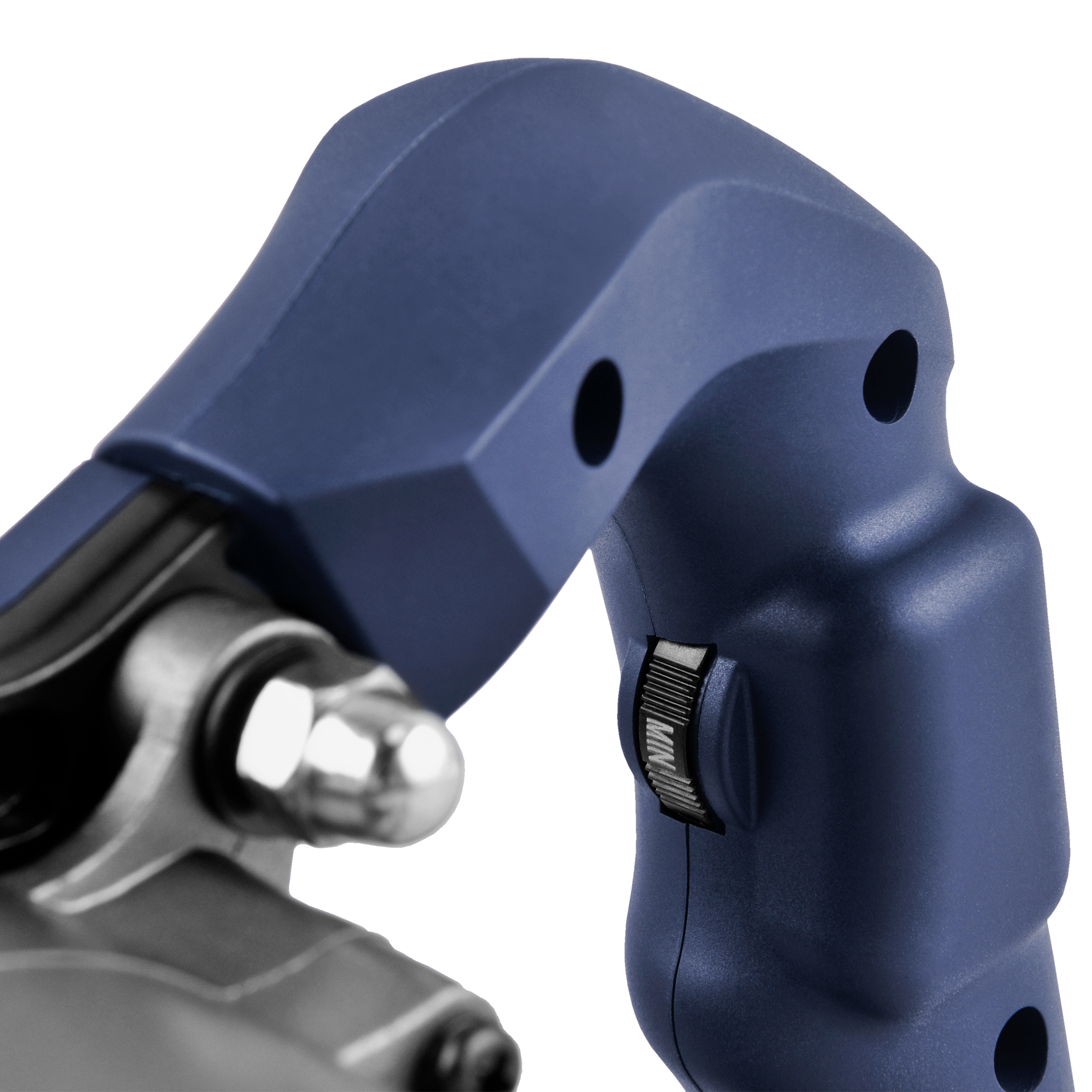 Zbliżenie niebieskiego uchwytu elektronarzędzia z pokrętłem. Srebrna metalowa część widoczna po lewej.