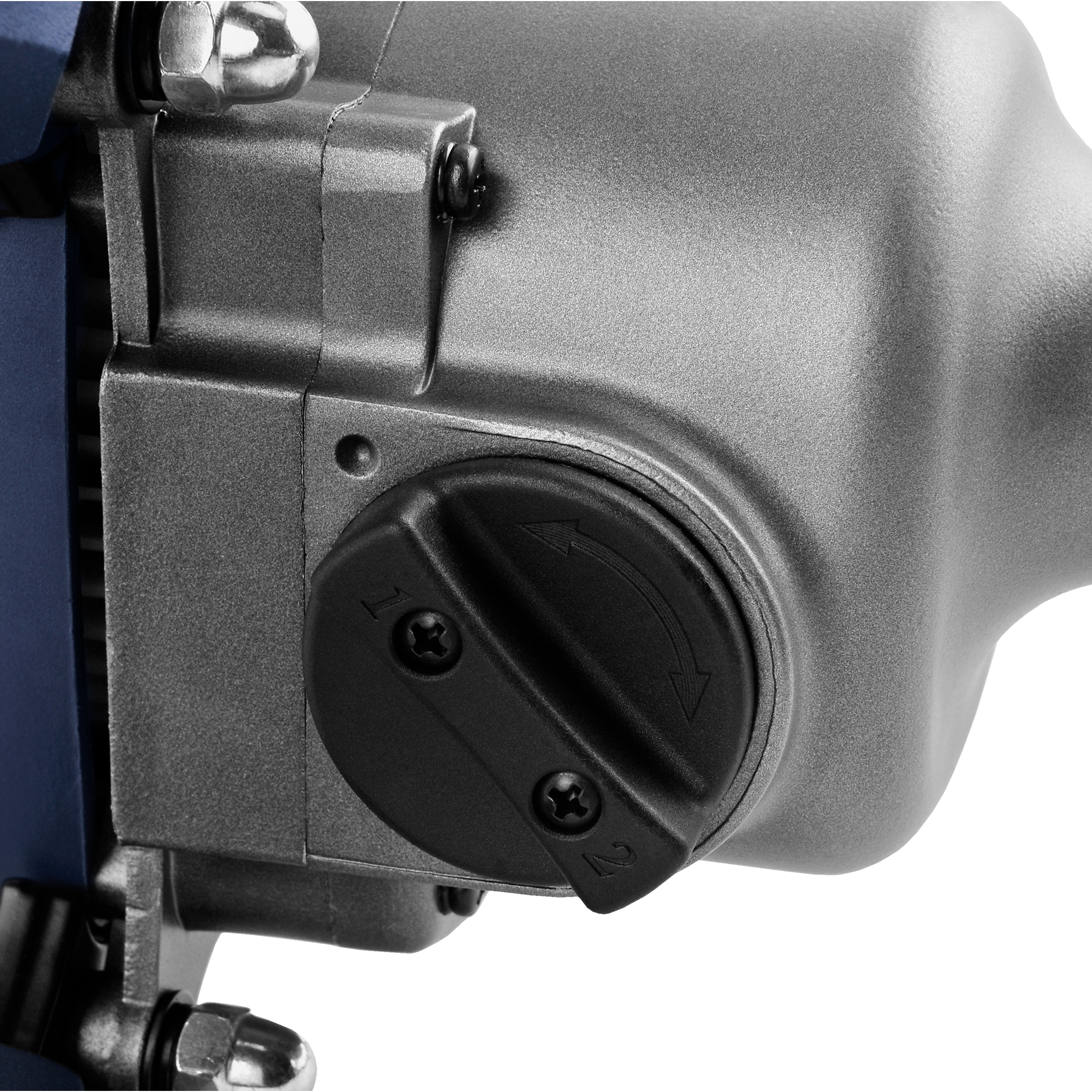 Zbliżenie elektronarzędzia. Czarna tarcza z cyframi 1 i 2 oraz strzałkami. Szary metalowy korpus i widoczny niebieski bok.