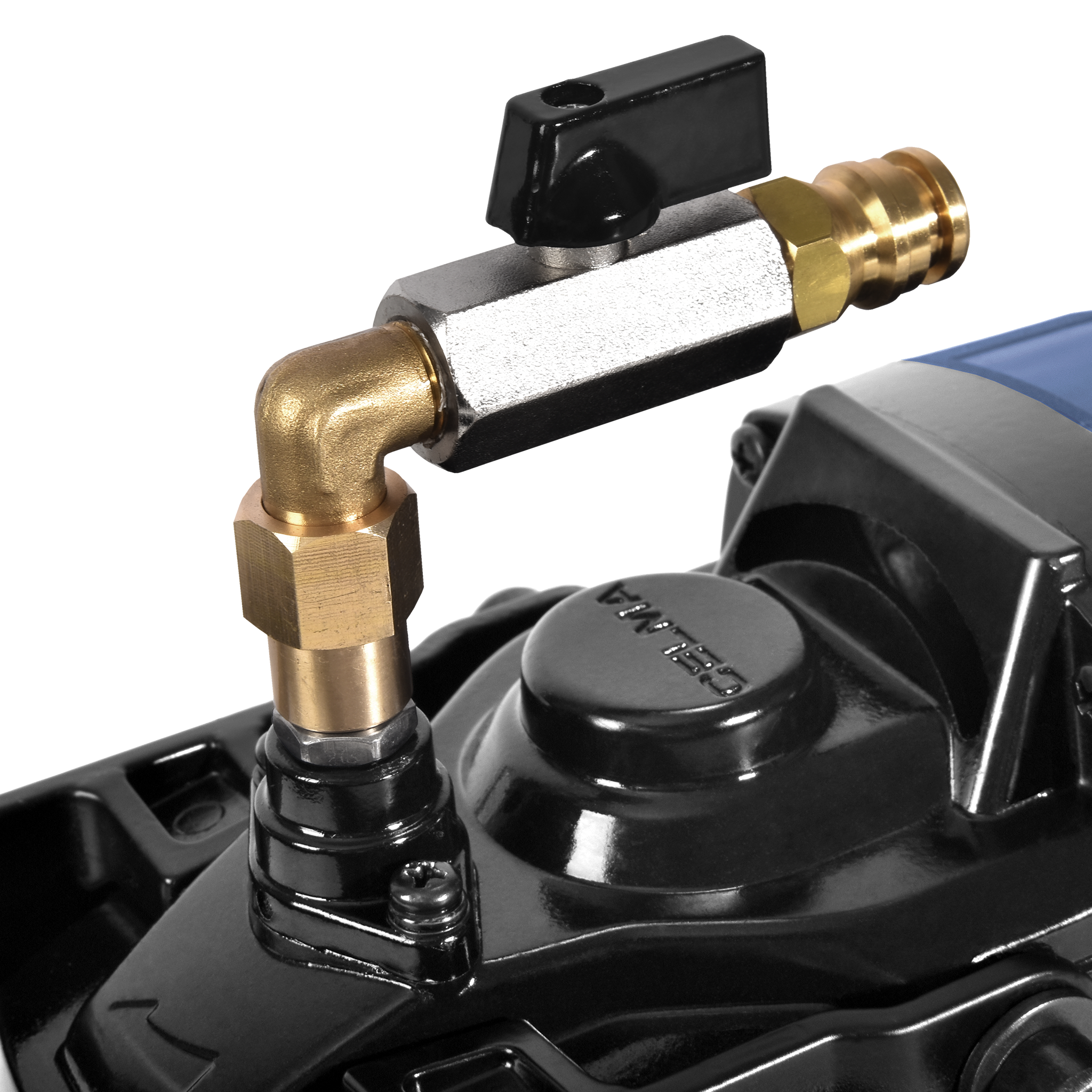 Zbliżenie czarnego i mosiężnego zaworu i złączki przymocowanej do czarnej maszyny, z czarnym uchwytem.