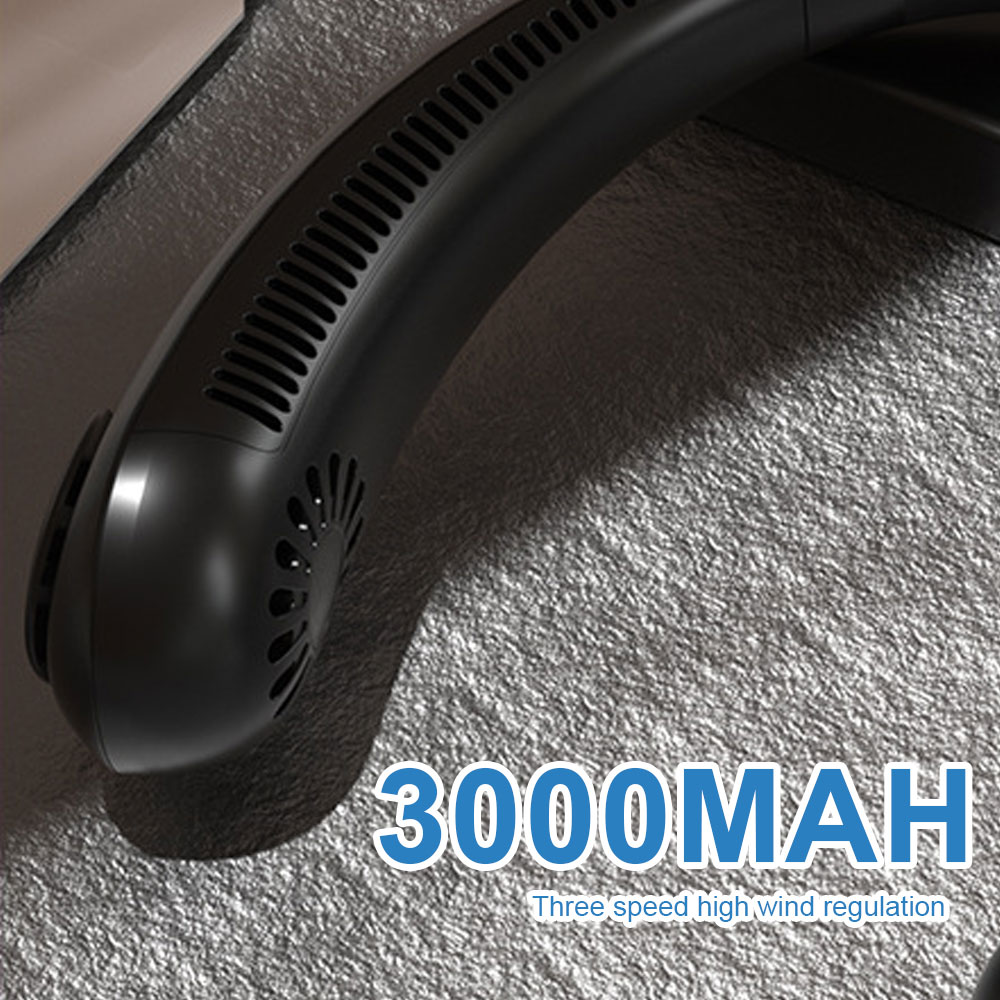 Nahaufnahme eines schwarzen Nackenfächers mit Lüftungsschlitzen auf einer strukturierten silbernen Oberfläche. Text: '3000MAH' und 'Three speed high wind regulation'.