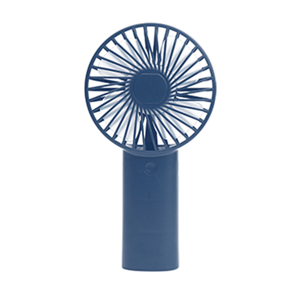 Ein tragbarer blauer Ventilator mit rundem Kopf und zylindrischem Griff vor weißem Hintergrund.