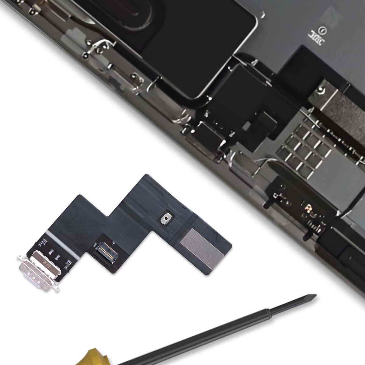 Das Bild zeigt Telefonkomponenten: eine schwarze Leiterplatte, einen schwarzen Metallrahmen und einen Schraubendreher. Die Komponenten befinden sich auf weißem Grund.