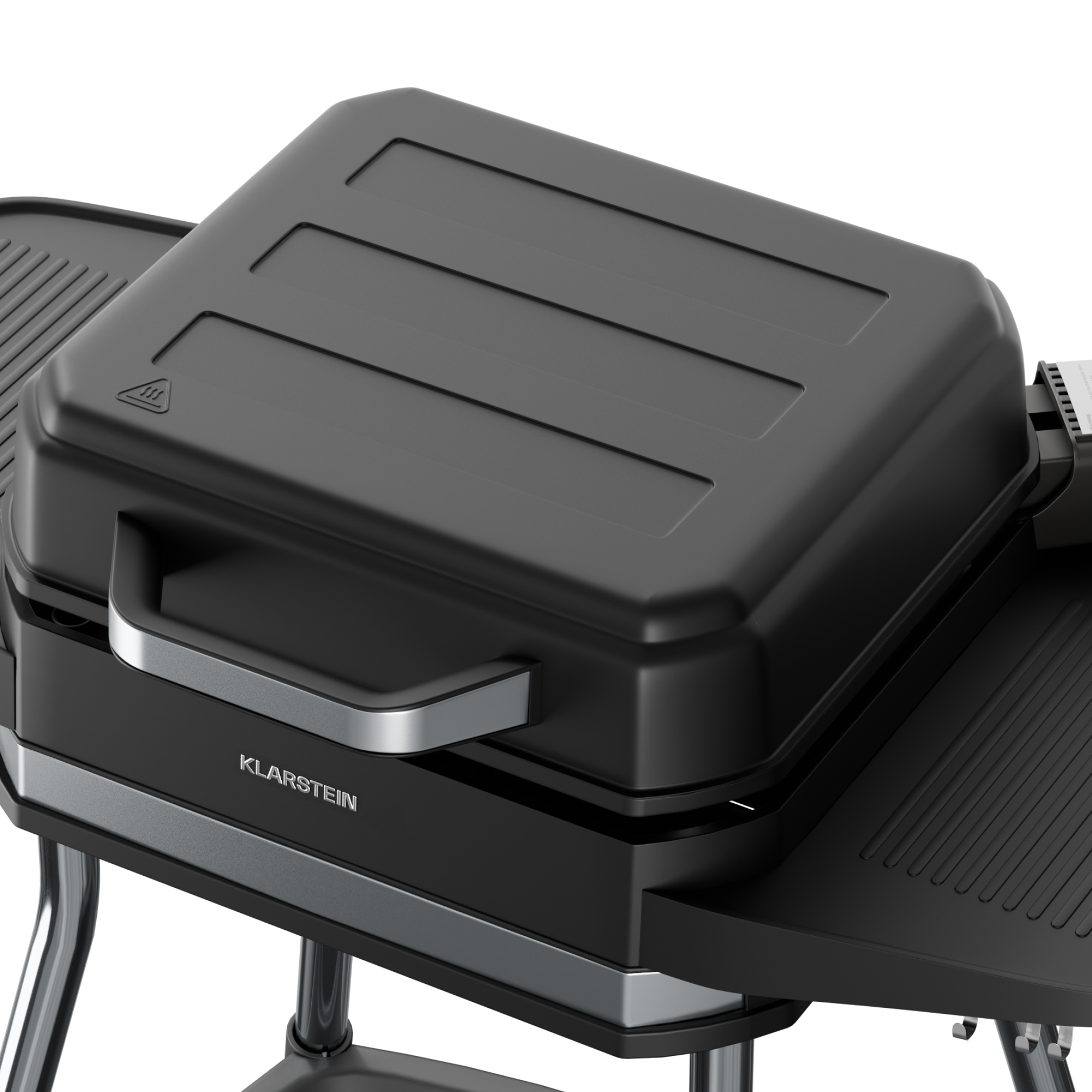 Ein schwarzer Klarstein-Grill mit geschlossenem Deckel. Er hat einen Griff und steht auf einem Metallrahmen.
