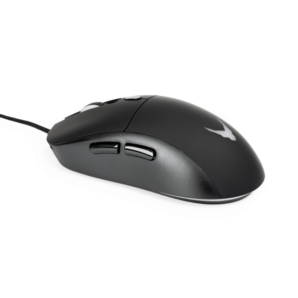 Un mouse nero con logo e pulsanti bianchi. Ha un cavo e si trova su sfondo bianco.