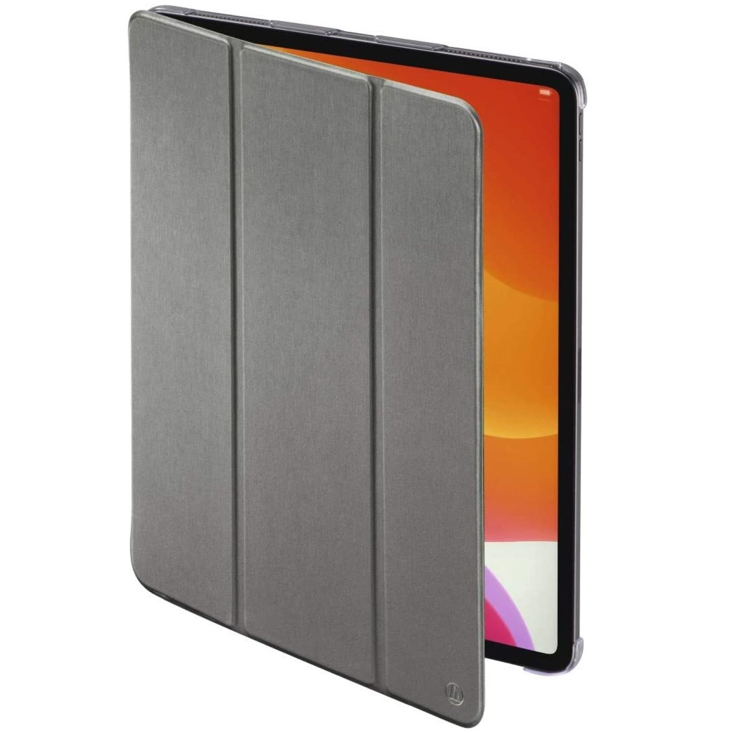 Tablet mit grauem Cover, teilweise geöffnet. Der Bildschirm zeigt einen orangefarbenen Hintergrund. Das Cover besteht aus drei Paneelen.