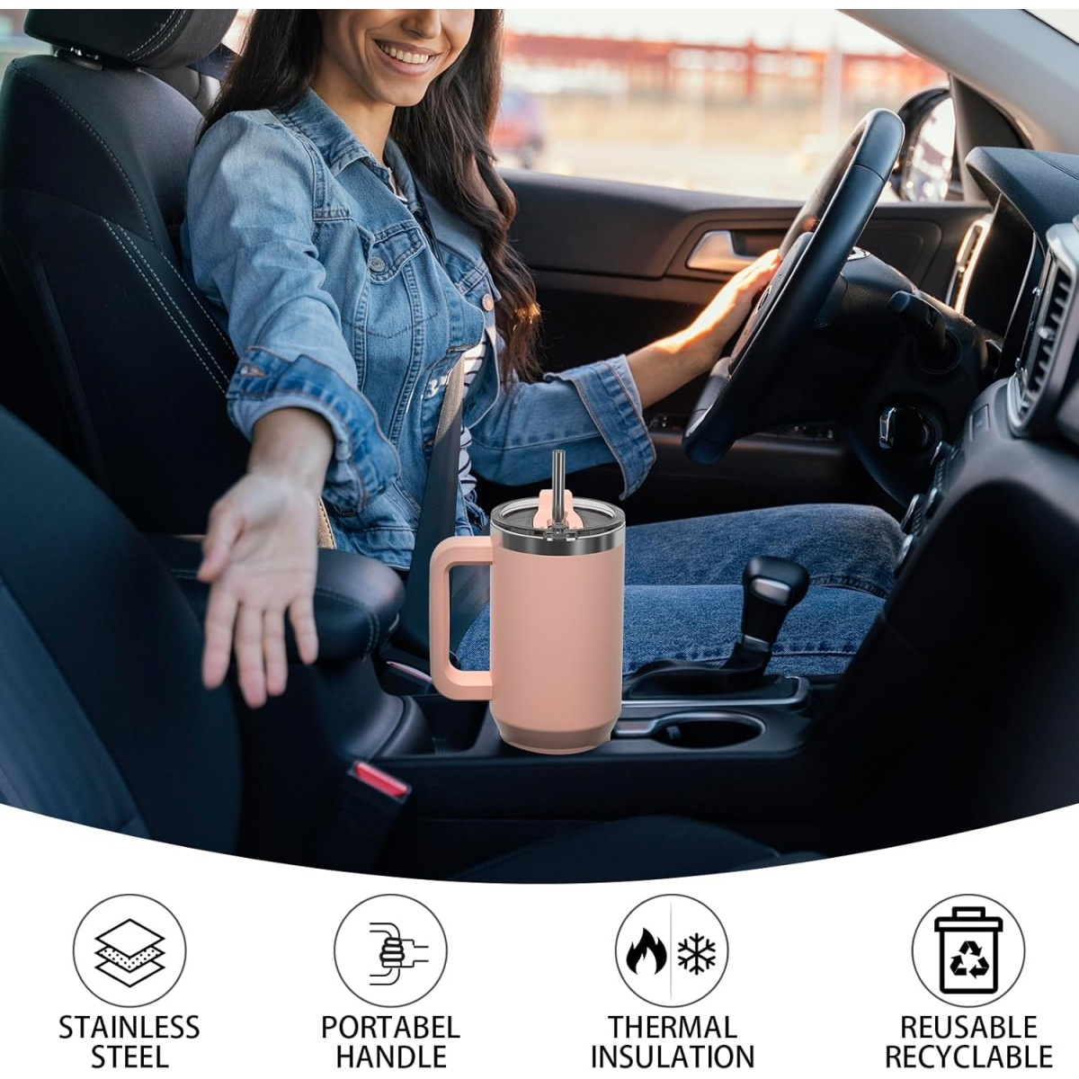 Frau im Auto mit rosa Becher. Merkmale: Edelstahl, tragbarer Griff, Wärmeisolierung, wiederverwendbar und recycelbar.