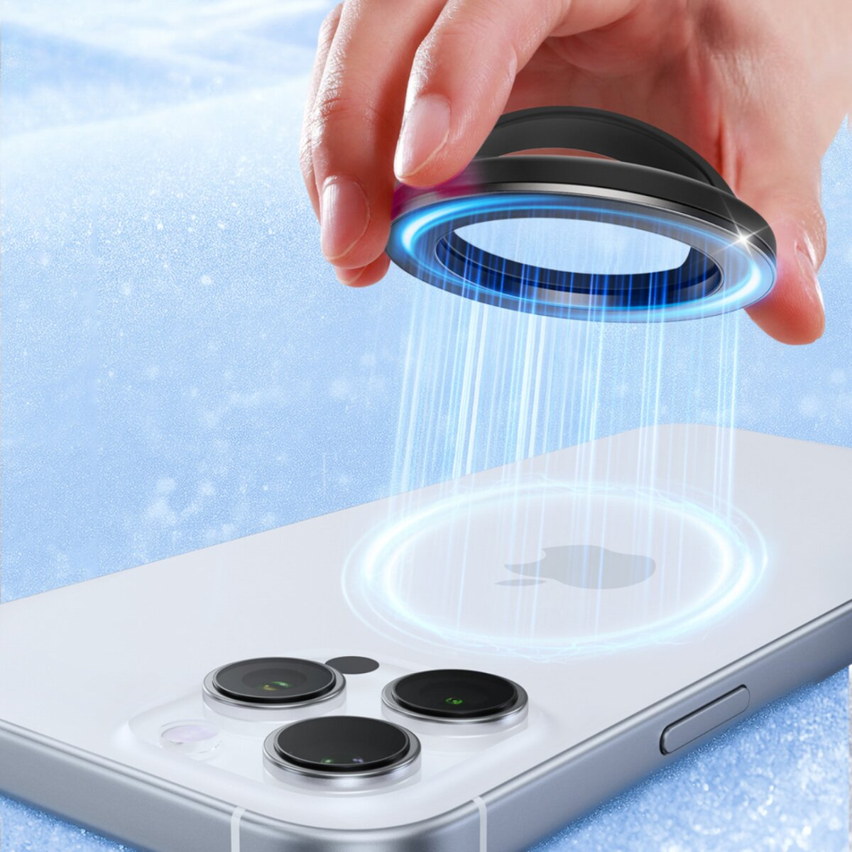 Hand hält einen schwarzen Ring über einem Telefon. Das Telefon hat drei Kameralinsen. Blaue Lichtstrahlen verbinden Ring und Telefon.