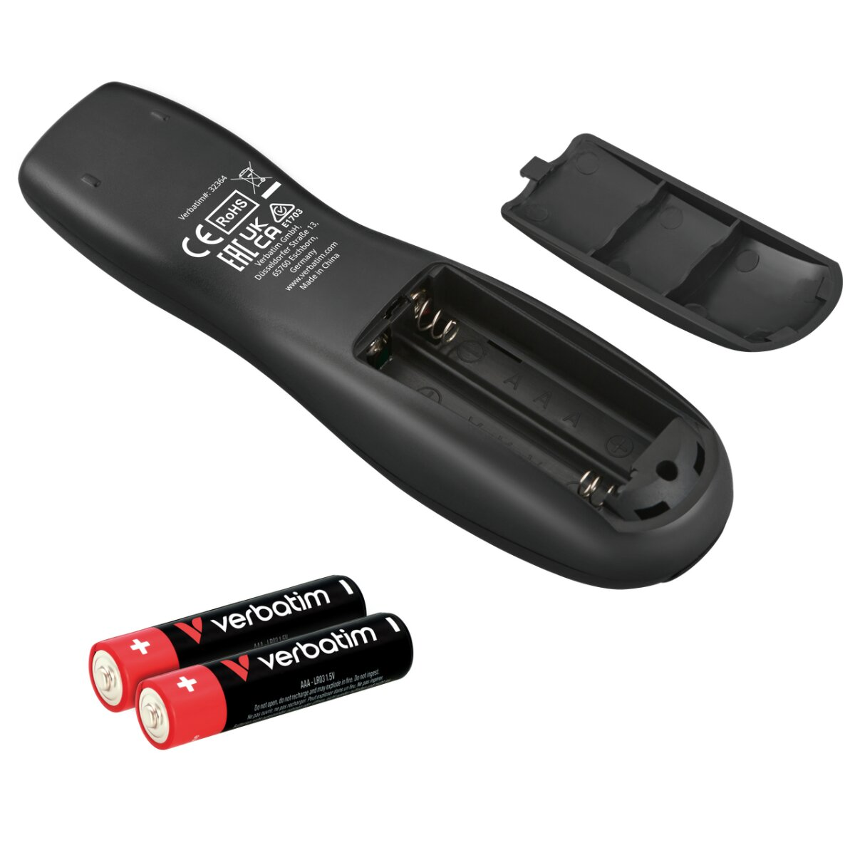 Telecomando nero con vano batterie aperto, due batterie AAA e un coperchio staccato. Marca Verbatim.
