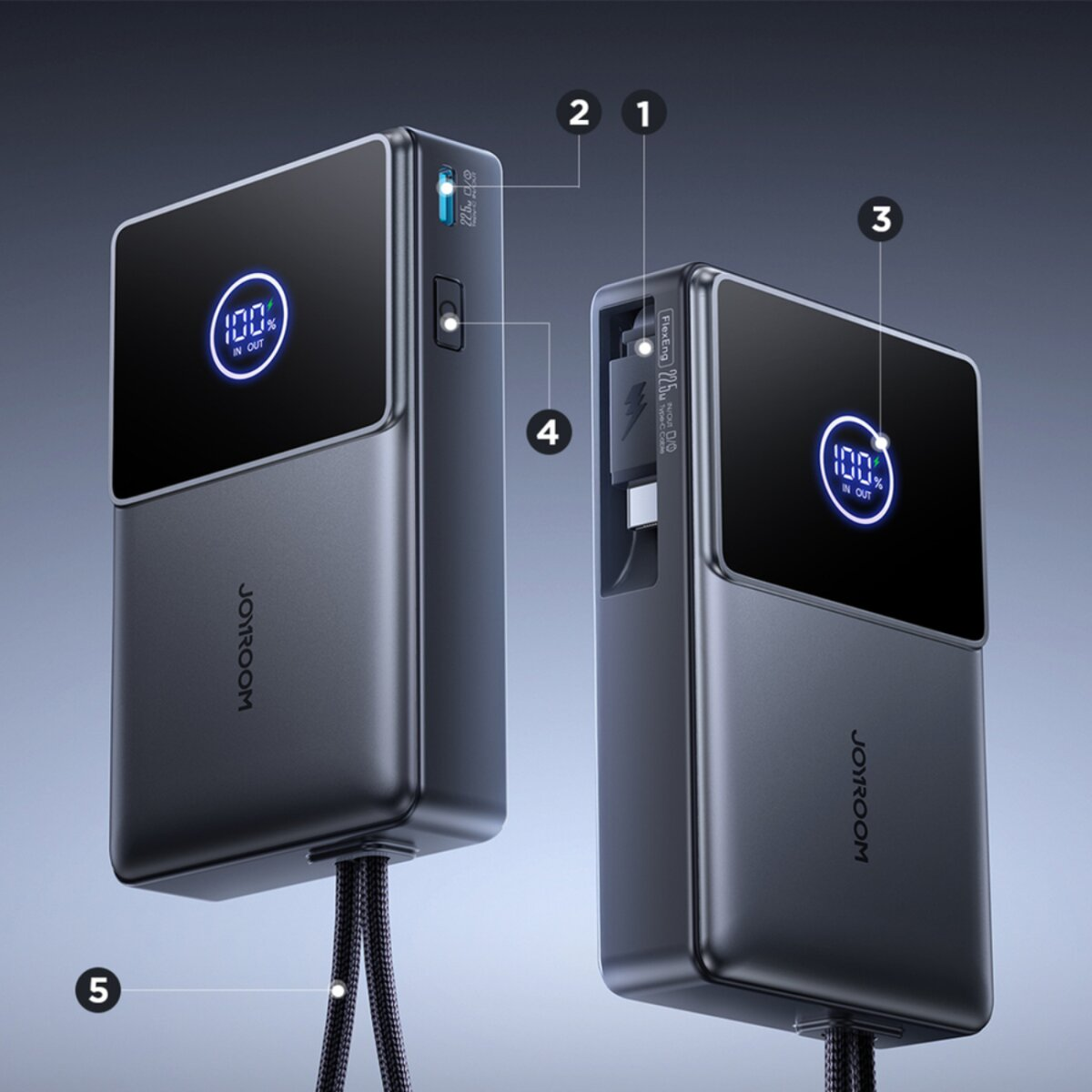 Due power bank neri con display digitali che mostrano il 100% di carica. I cavi si estendono dal basso. Il marchio JOYROOM è visibile.