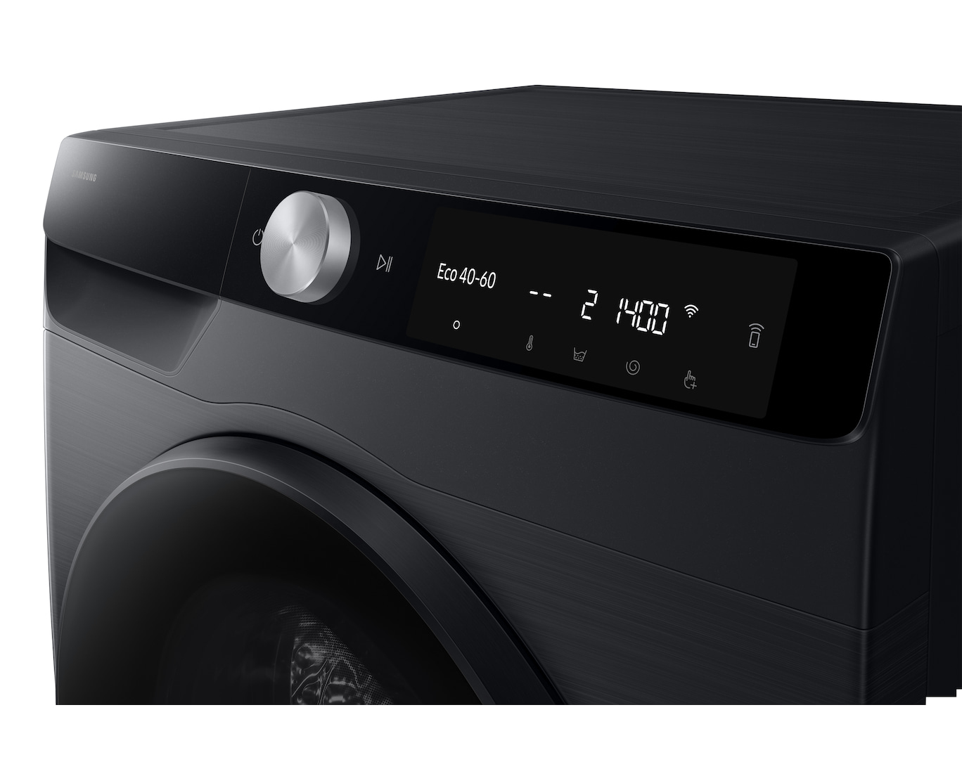 Gros plan sur un lave-linge Samsung noir. Il comporte un panneau de commande avec des réglages et un cadran métallique.