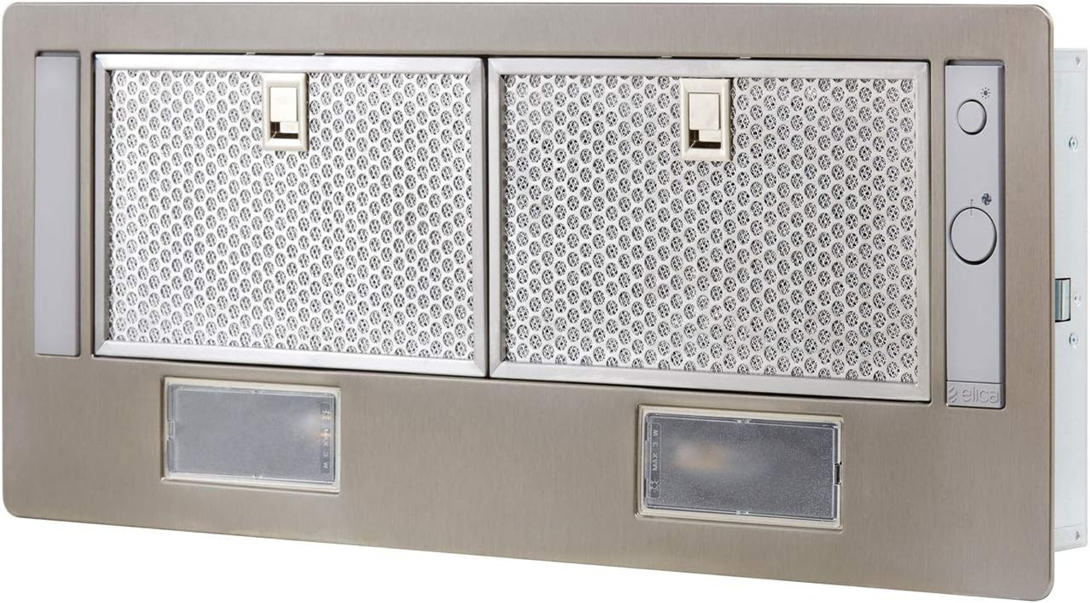 Cappa in acciaio inox con due filtri in metallo perforato, luci e pannello comandi con pulsanti.