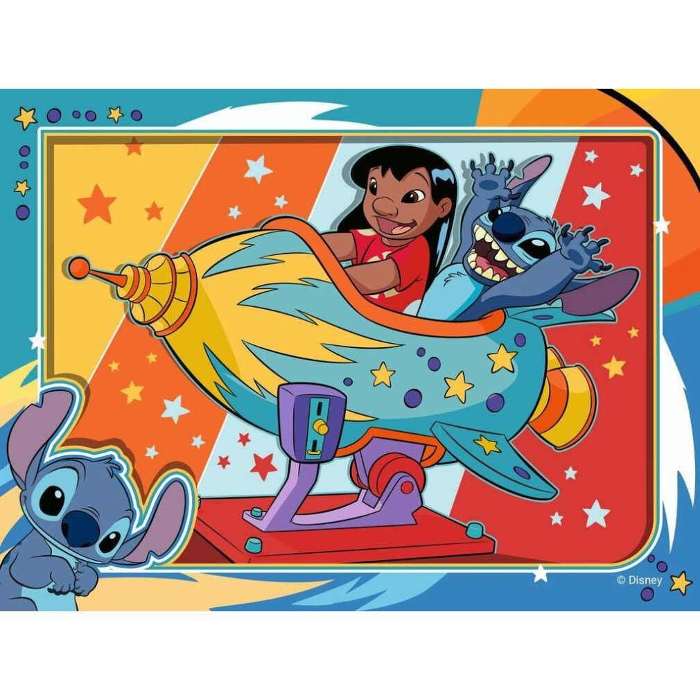 Lilo y Stitch en una nave espacial. Lilo conduce, Stitch está atrás, ambos con los brazos en alto. Estilo de dibujos animados, estrellas en el fondo.