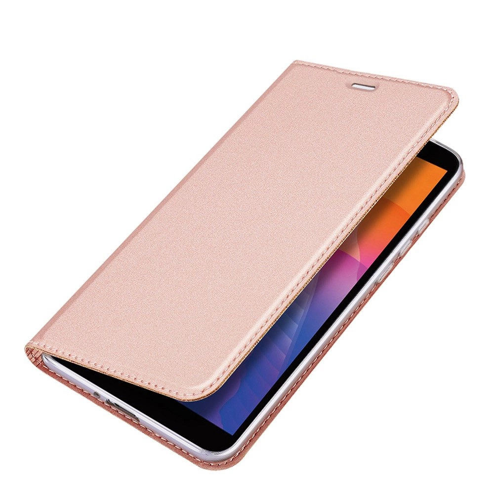 Una custodia per telefono color oro rosa è aperta, rivelando uno schermo di smartphone con colori blu, arancione e bianco. La custodia è simile alla pelle con cuciture.
