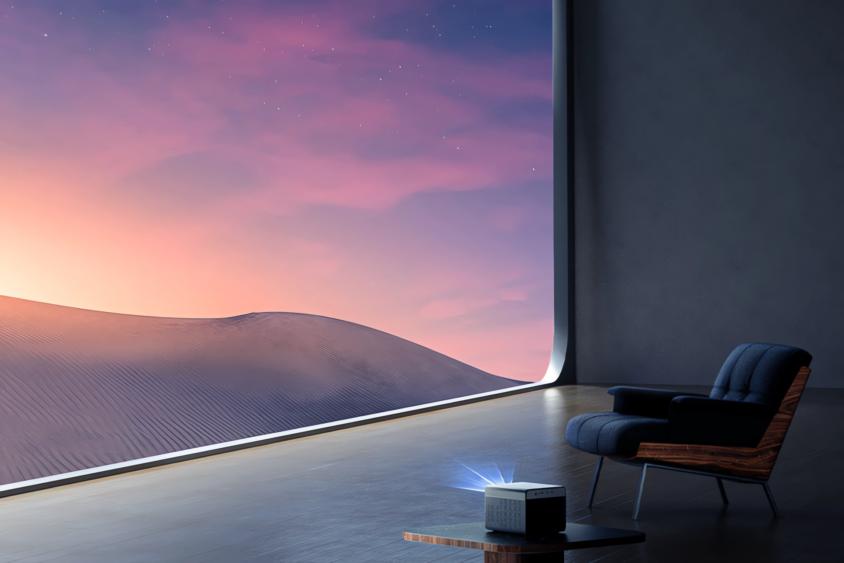 Ein Raum mit Wüstenblick. Ein Projektor steht auf einem Tisch. In der rechten Ecke steht ein Stuhl. Der Himmel ist rosa und lila.