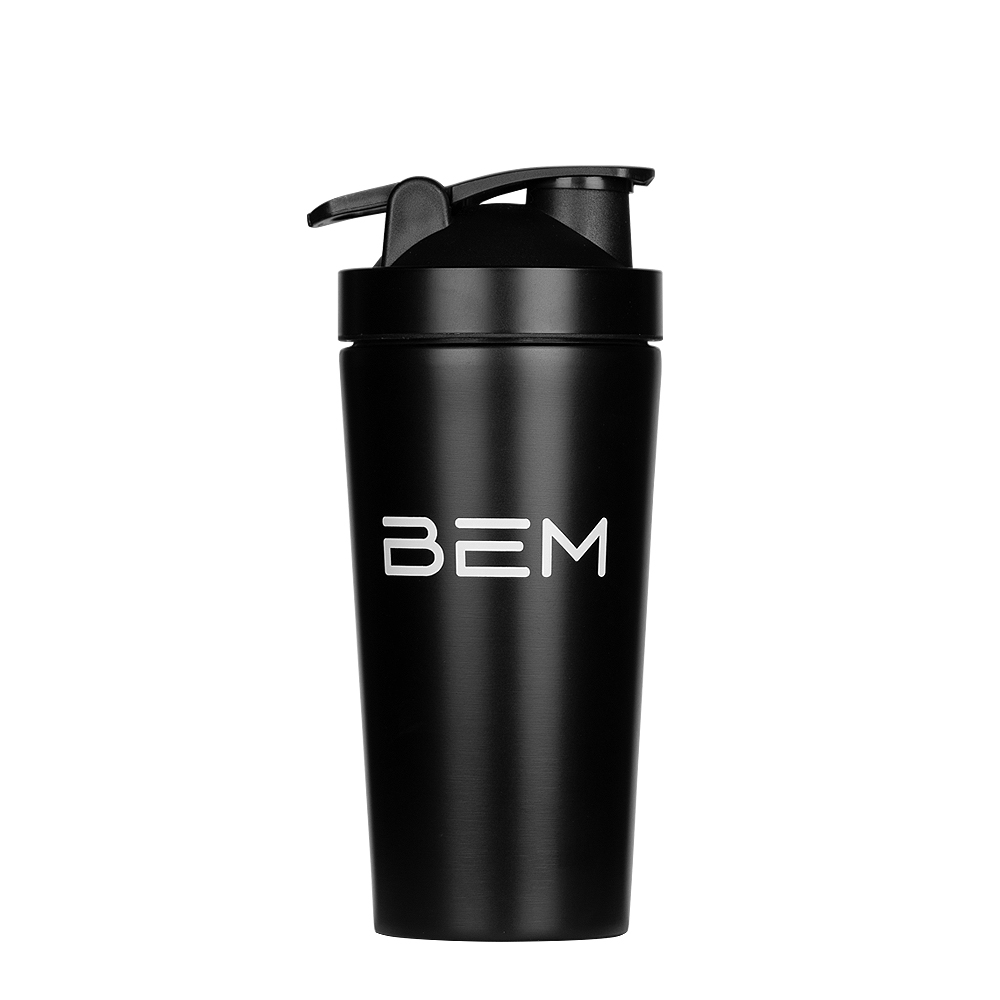 Eine schwarze Shaker-Flasche mit schwarzem Deckel und dem Wort 'BEM' in weißen Buchstaben.