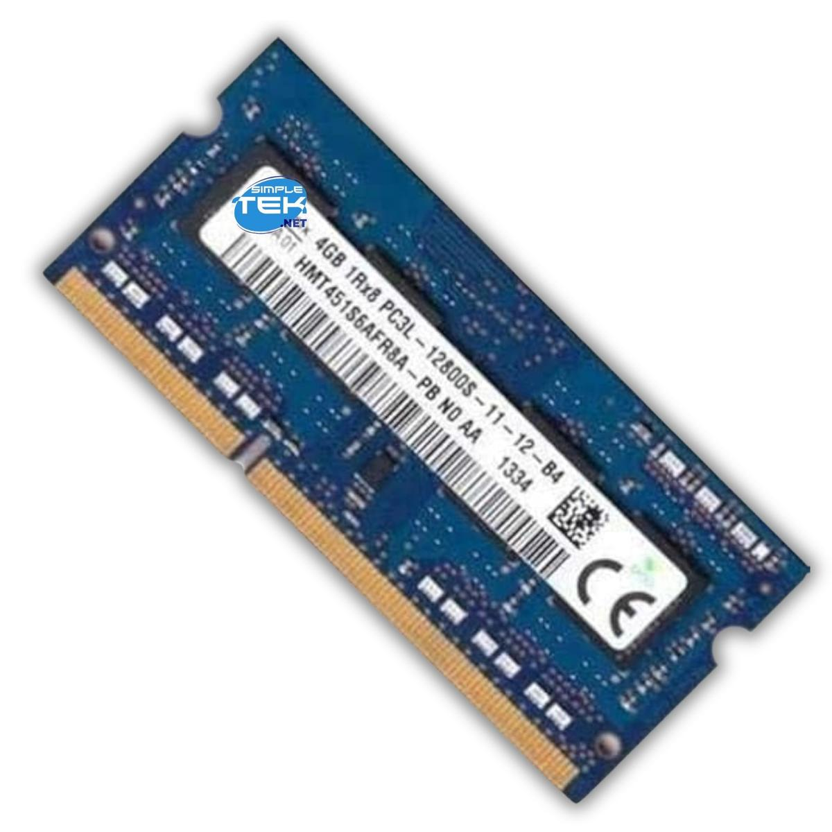 Un modulo RAM blu con connettori dorati. L'etichetta mostra testo come '4GB', 'PC3L' e un marchio CE. Su sfondo bianco.