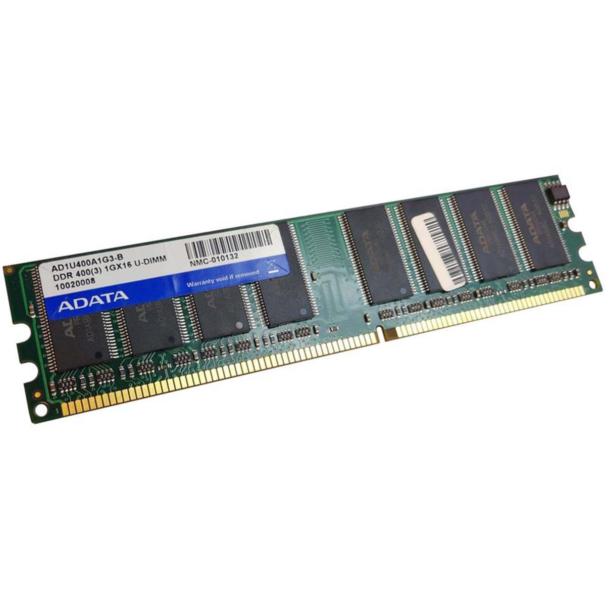 Un modulo RAM per computer con circuito stampato verde e chip neri. Ha un'etichetta ADATA e informazioni sul prodotto.