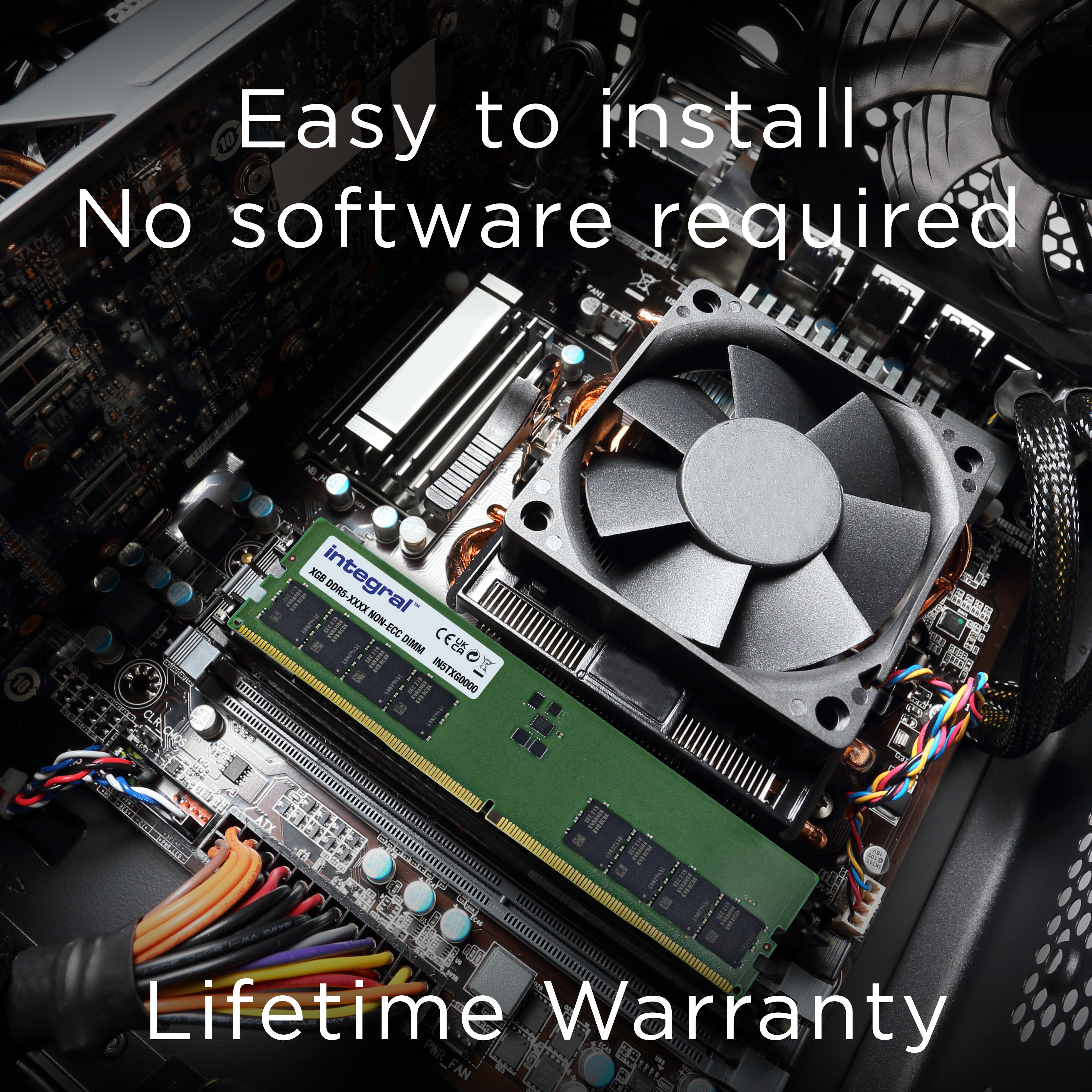 Interno di un computer con ventola CPU, stick RAM e scheda madre. Testo: 'Facile da installare' e 'Garanzia a vita'.
