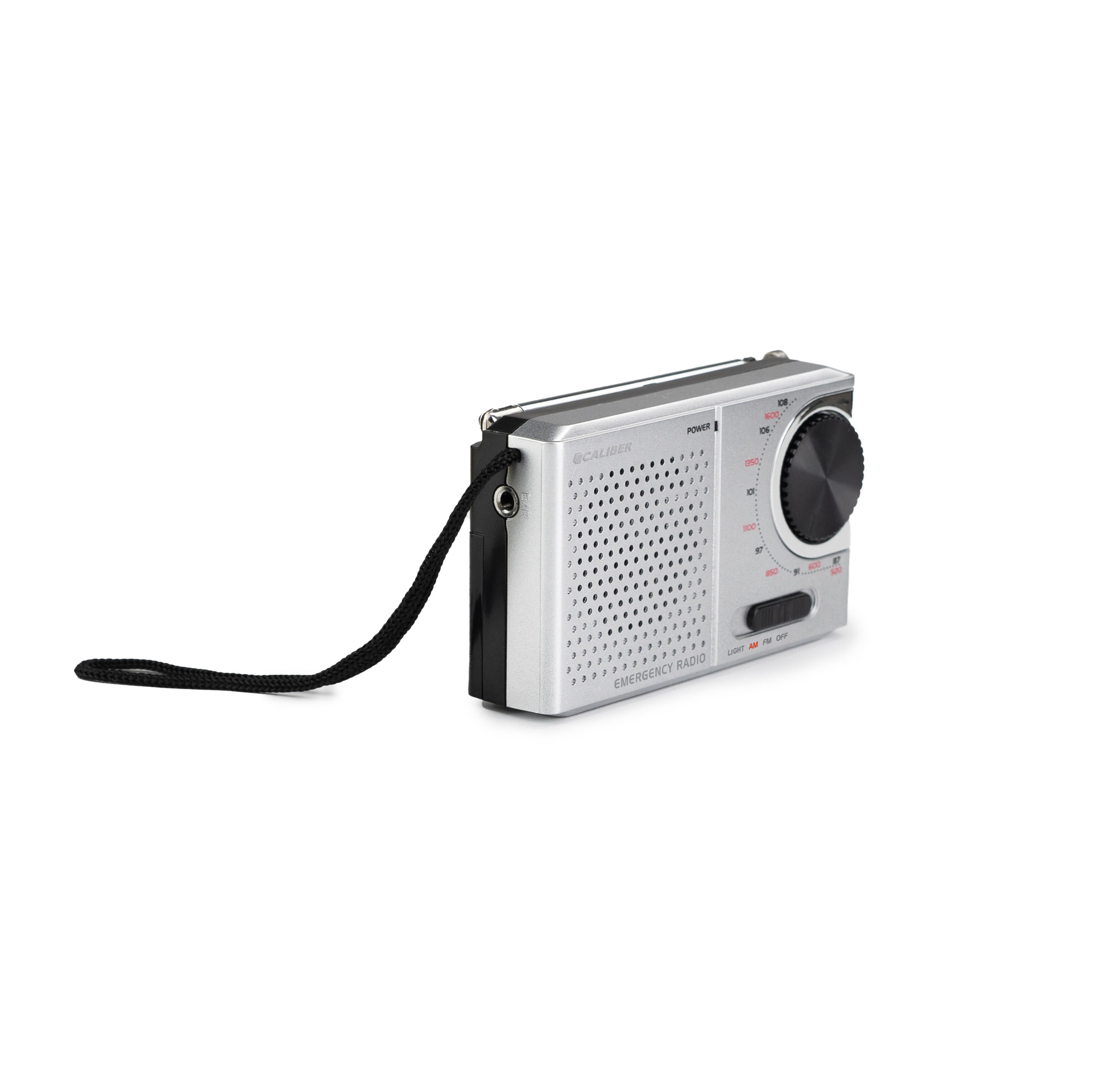 Een zilveren noodradio met een zwarte band. De radio heeft een draaiknop en knoppen. Witte achtergrond.