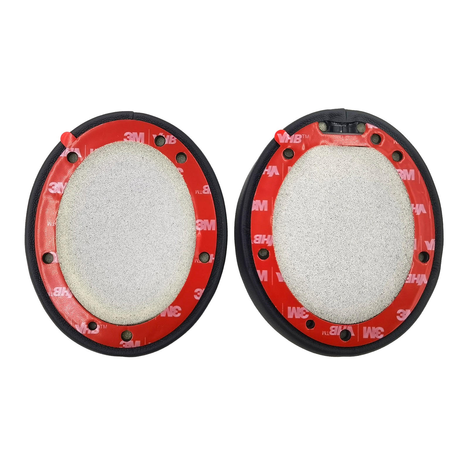 Dos almohadillas negras y rojas para auriculares. Cada una tiene una almohadilla central de espuma rodeada de adhesivo rojo y borde negro.