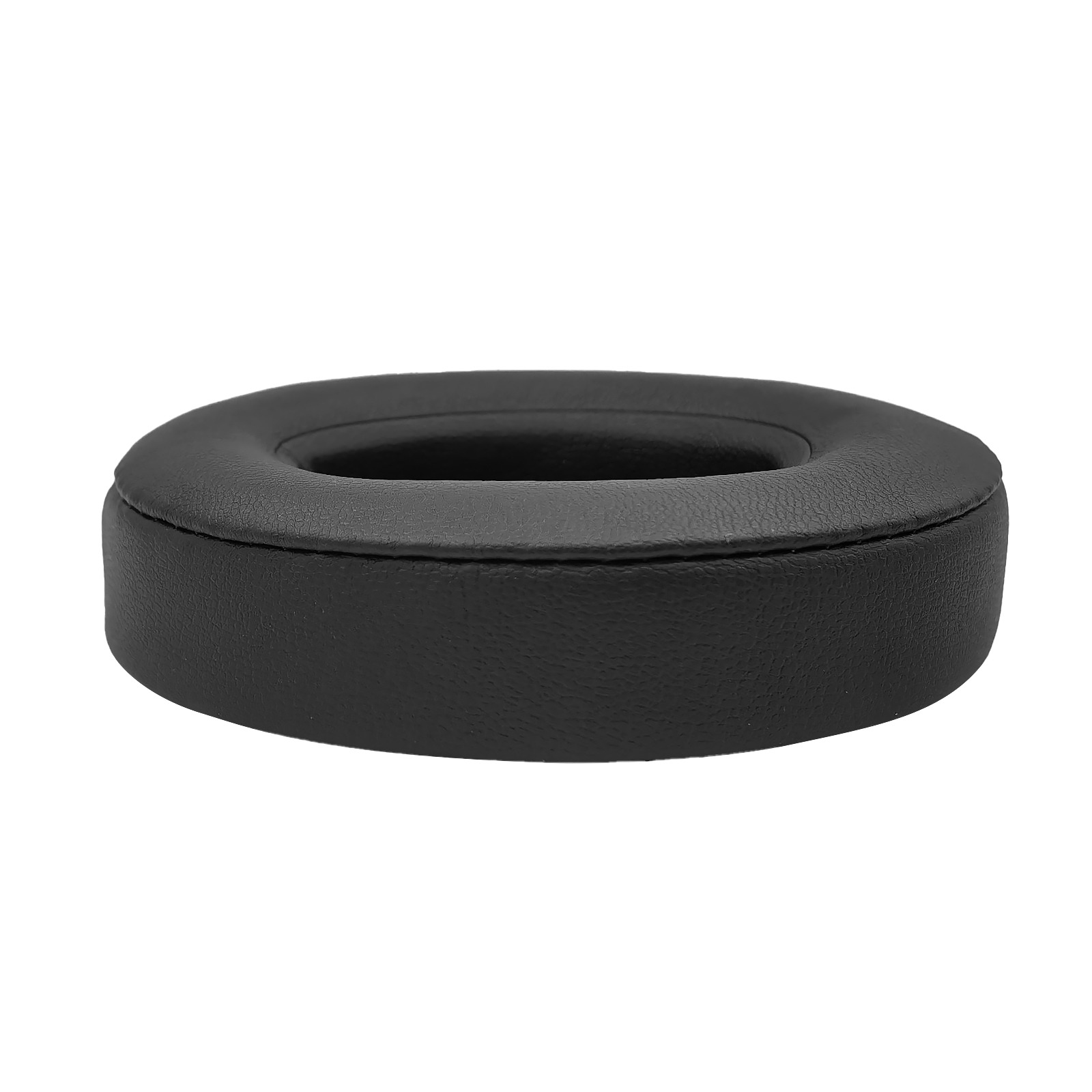 Una almohadilla negra y circular para auriculares, aislada sobre fondo blanco. Es gruesa y tiene una superficie texturizada.
