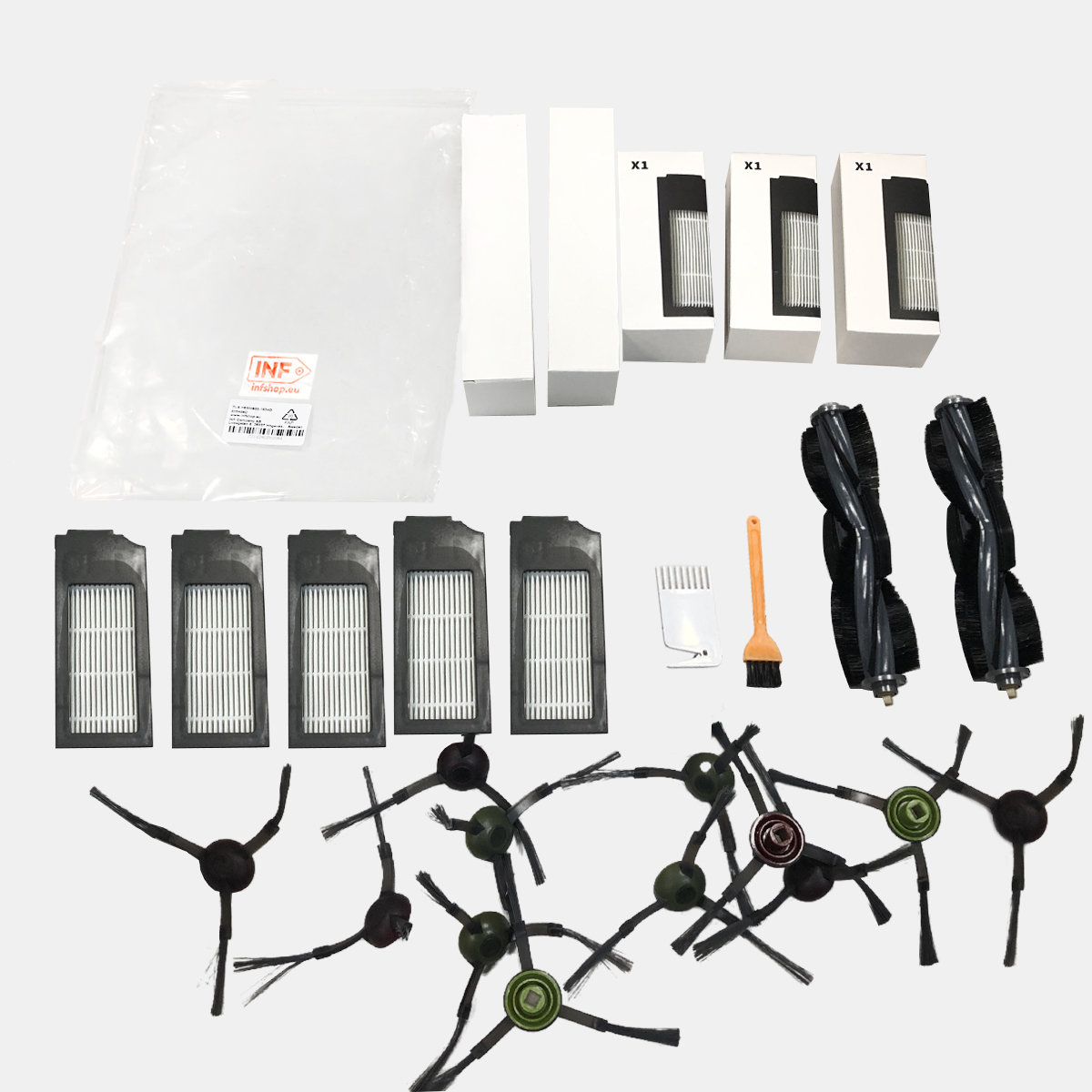 Części robota sprzątającego: filtry, szczotki, miotełki, narzędzia do czyszczenia i opakowania, ułożone na białej powierzchni.