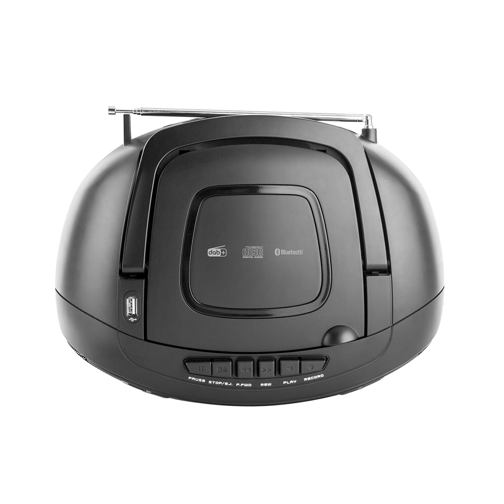 Czarny przenośny radioodtwarzacz z odtwarzaczem CD. Posiada przyciski pauzy, stopu, przewijania do tyłu, odtwarzania i nagrywania. Zawiera DAB+ i Bluetooth.