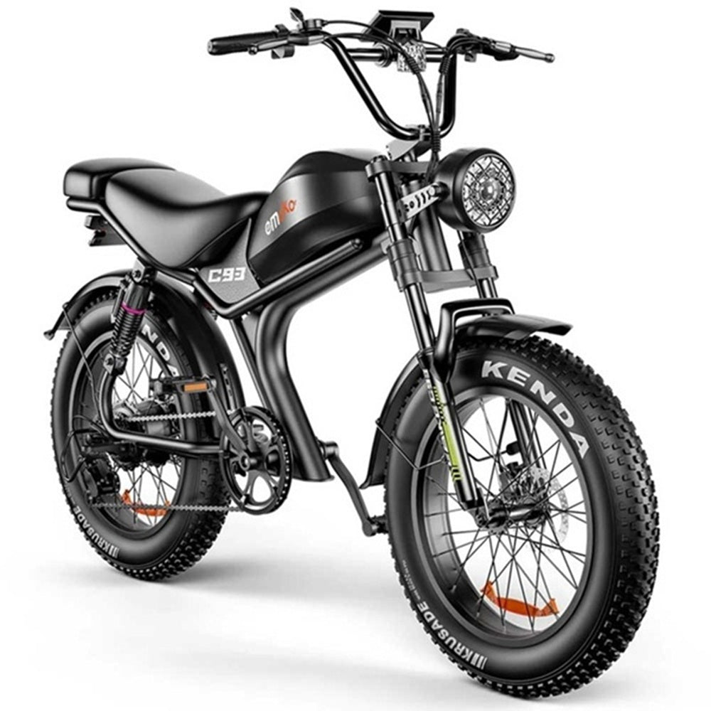È mostrata una bicicletta elettrica nera con pneumatici spessi. Ha un faro rotondo e il marchio 'emmo' visibile sul telaio.