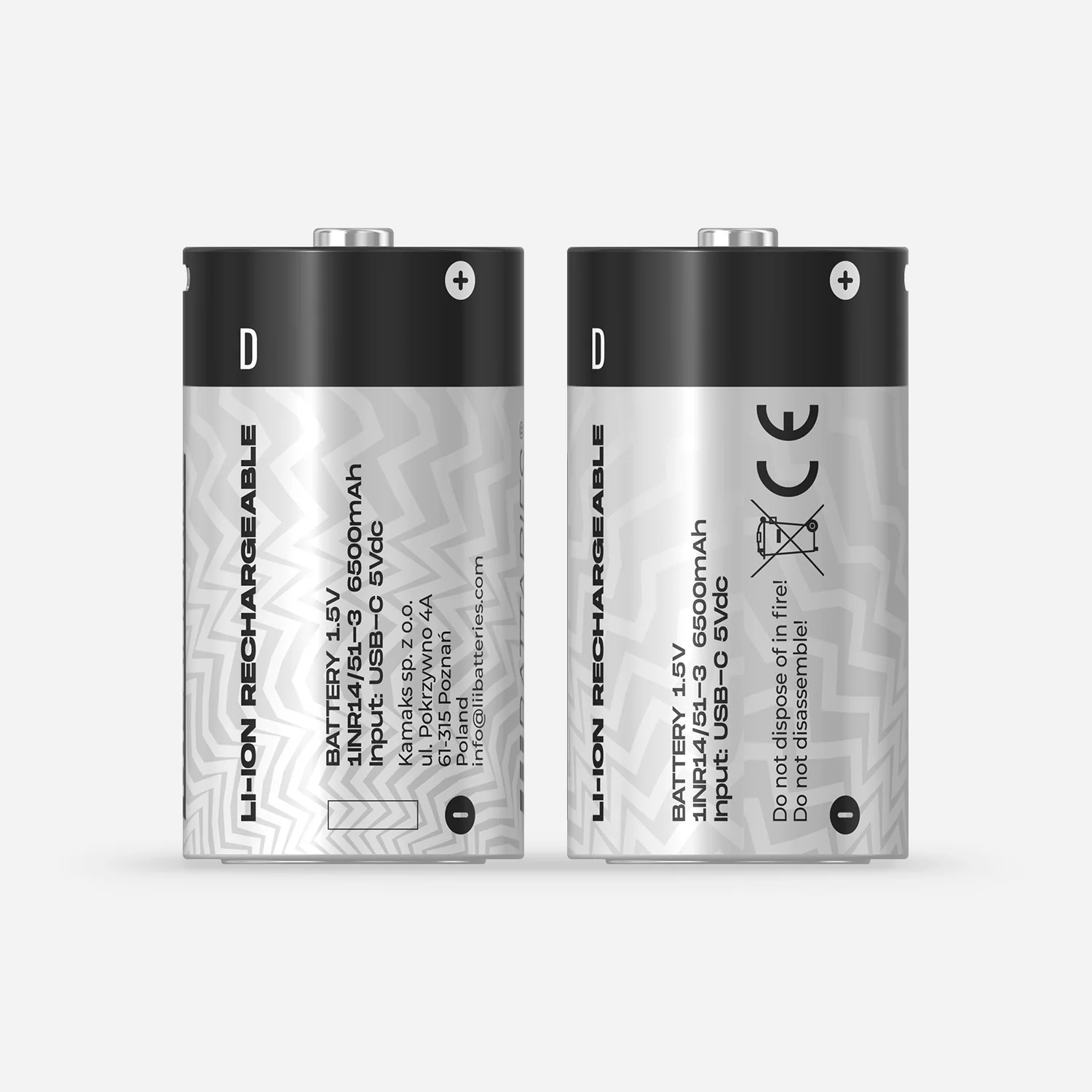 Wyświetlane są dwie akumulatorowe baterie w rozmiarze D. Każda ma czarne wierzchy ze znakiem plus, słowem D i informacjami o produkcie. Białe tło.