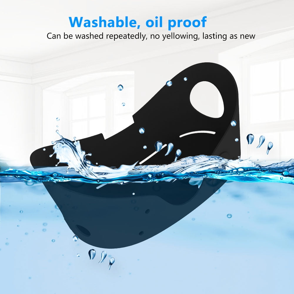 Schwarzes Objekt in blauem Wasser, mit Wassertropfen. Text oben: Waschbar, ölbeständig, kann wiederholt gewaschen werden, kein Vergilben.