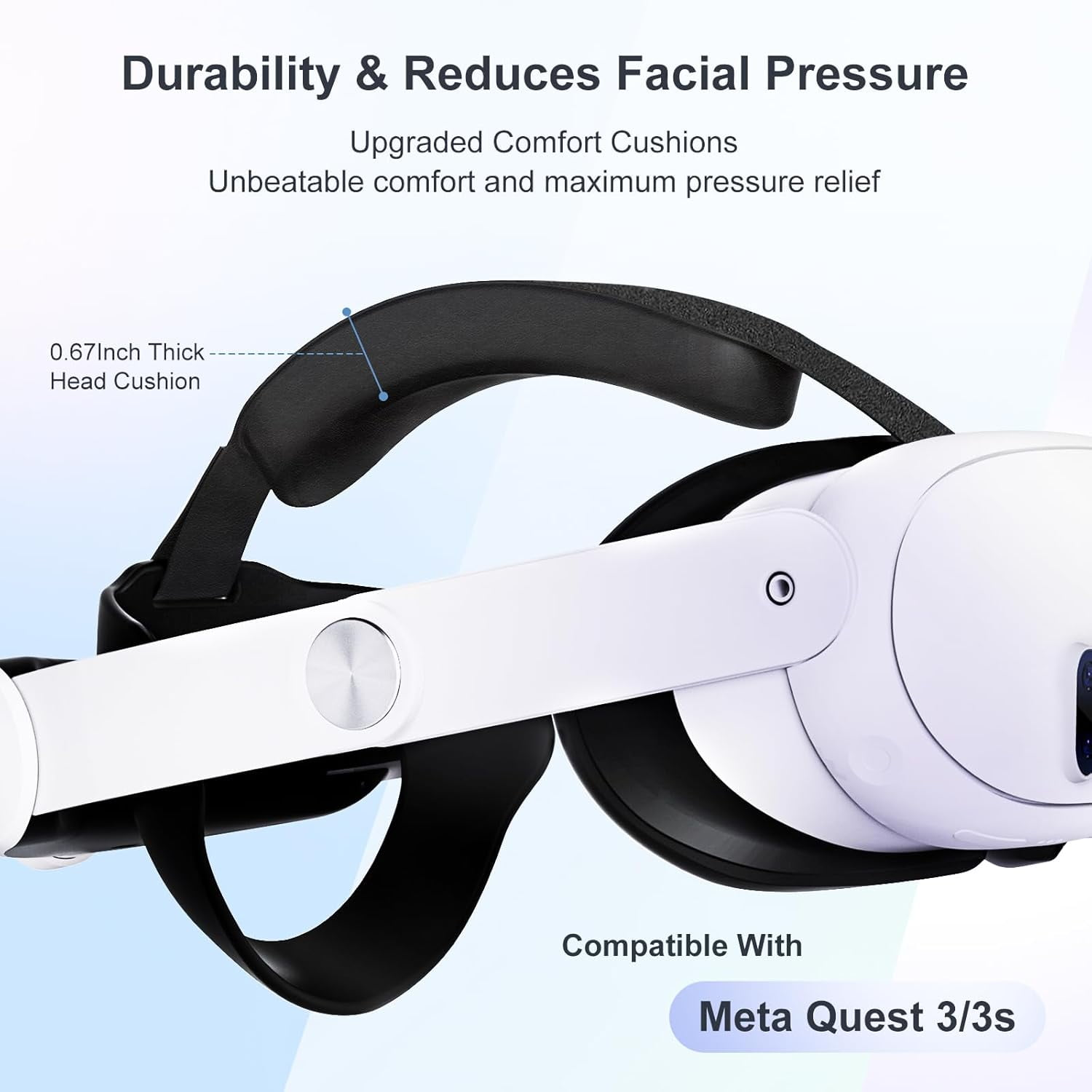 Das Bild zeigt ein VR-Headset mit dickem schwarzem Kopfpolster und weißem Rahmen. Text hebt Haltbarkeit und Komfort für Meta Quest 3/3s hervor.